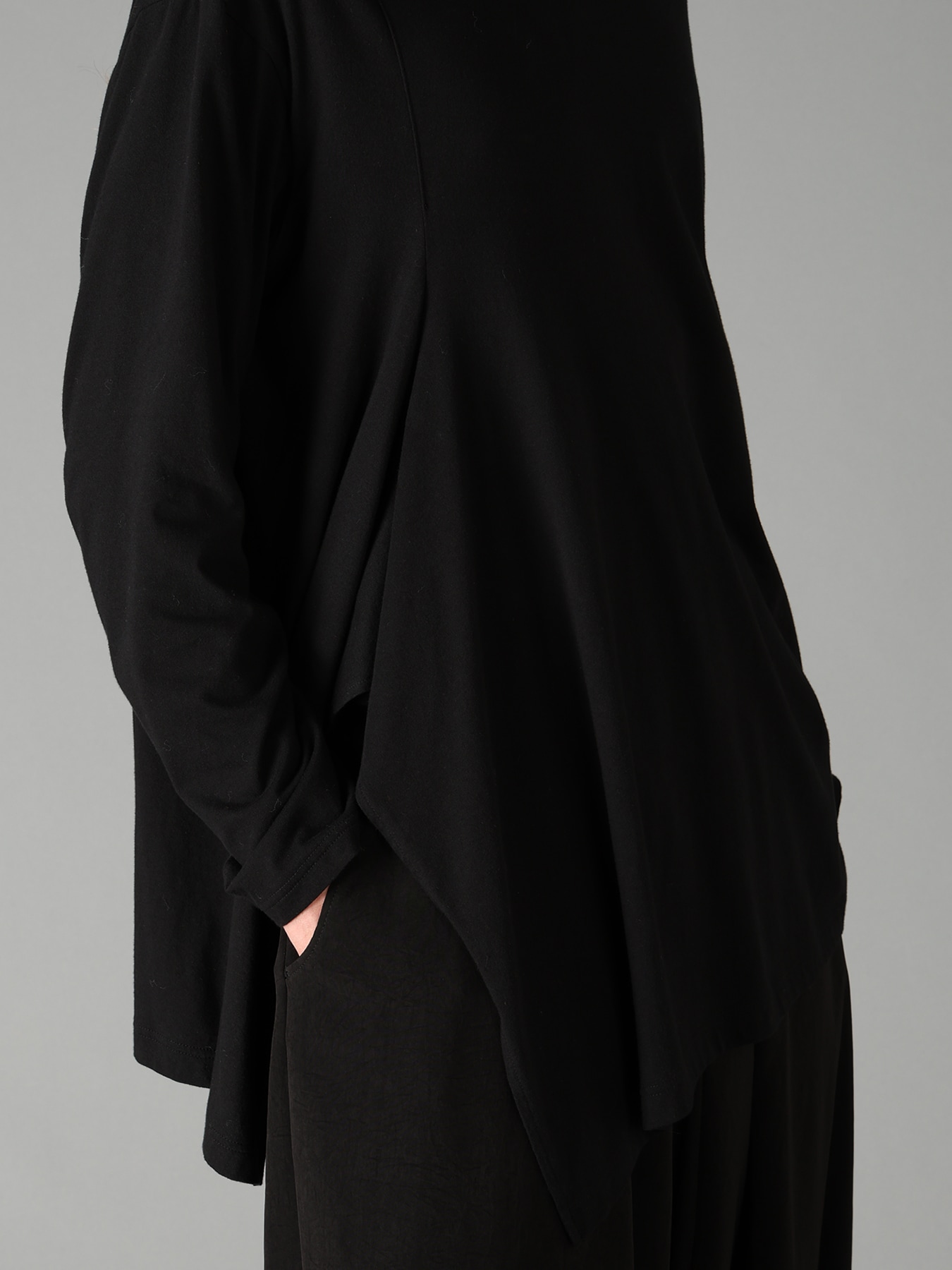 COTTON JERSEY FABRIC SWITCH L/S DRAPED T-SHIRT