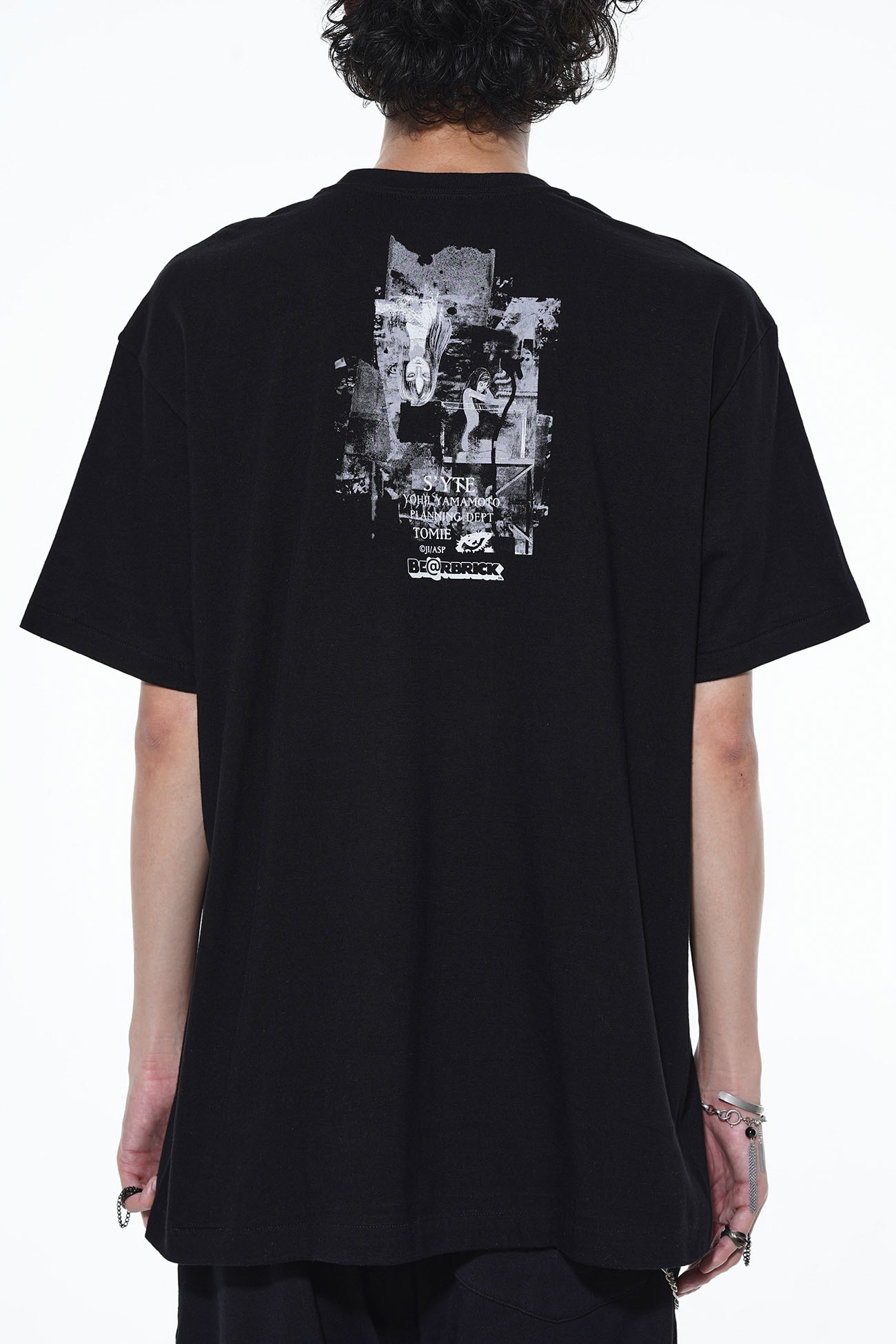 BE@RBRICK × Junji ITO "Tomie" Masterpiece Collection Cover T-shirt