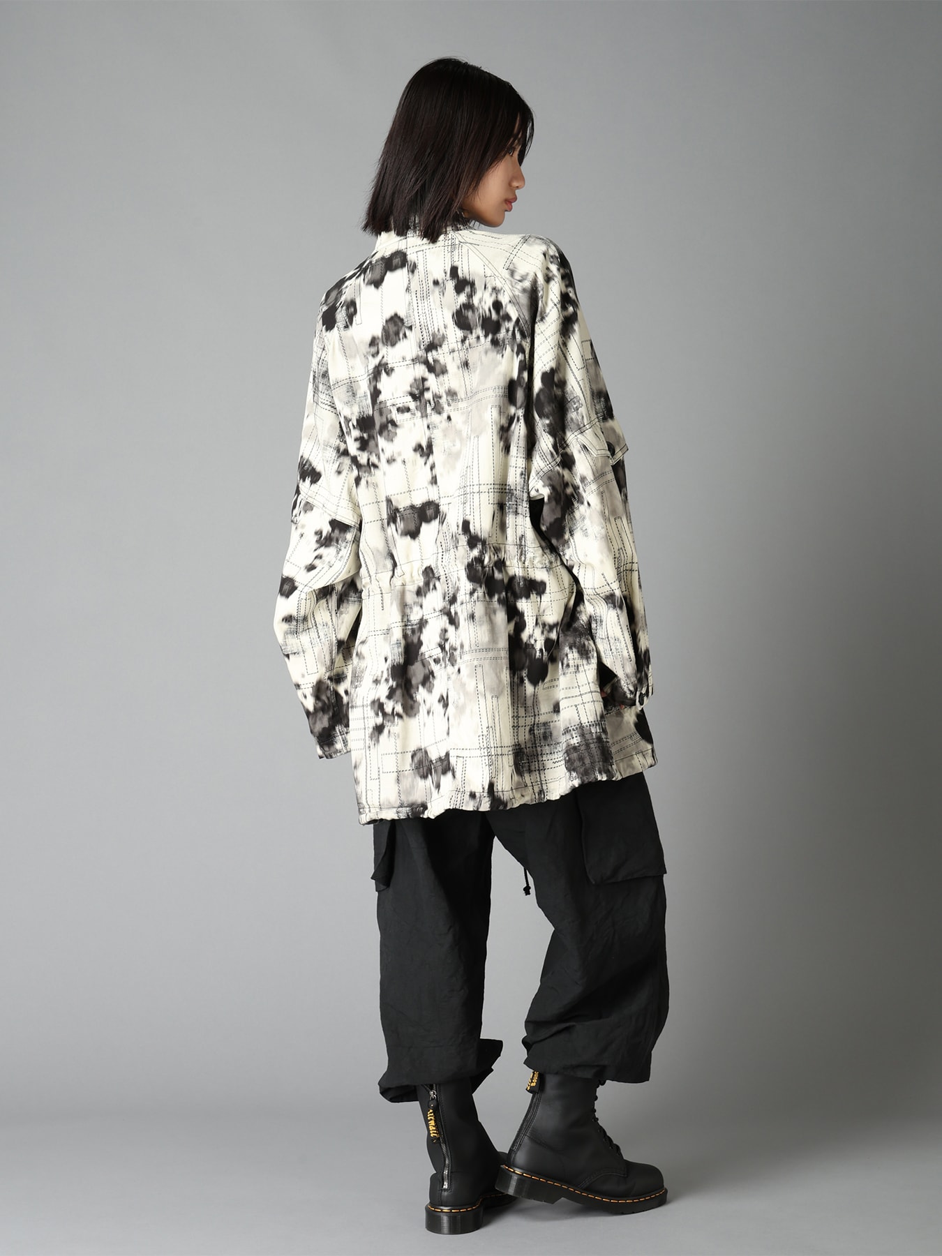 INK-WASH PRINTED RAGLAN STAND COLLAR UTILITY BLOUSON WITH DECORATIVE STITCH DETAILING