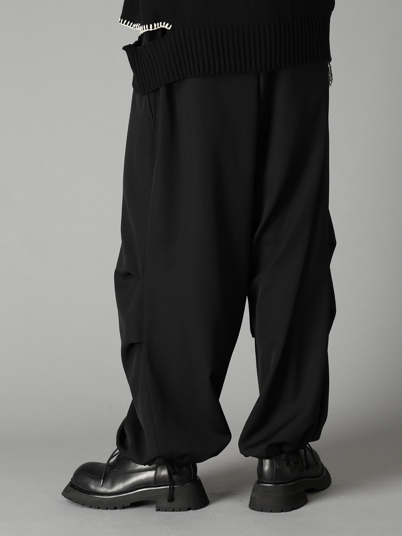 WASHER WOOL GABARDINE KNEE-TUCK PANTS