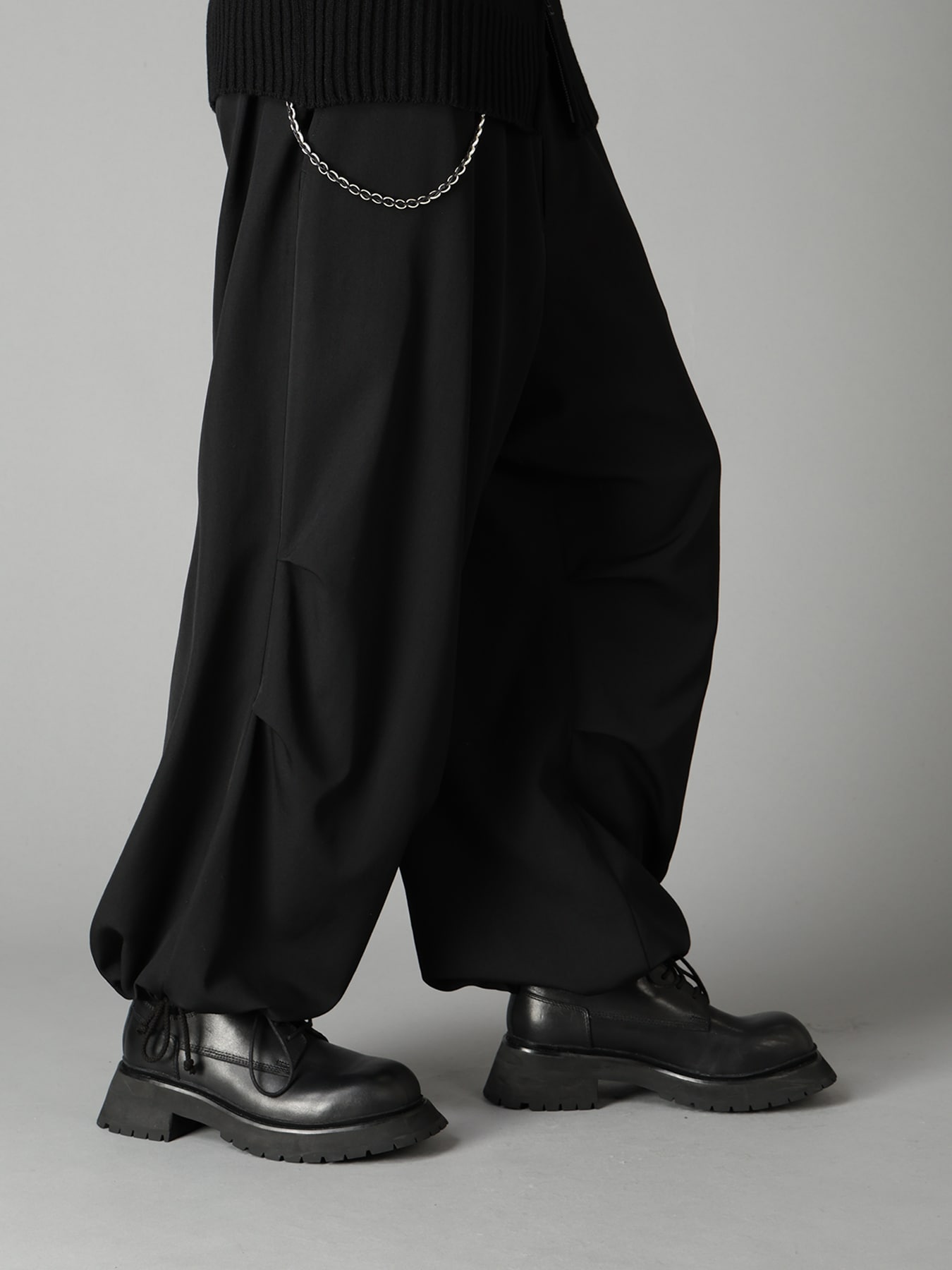 WASHER WOOL GABARDINE KNEE-TUCK PANTS