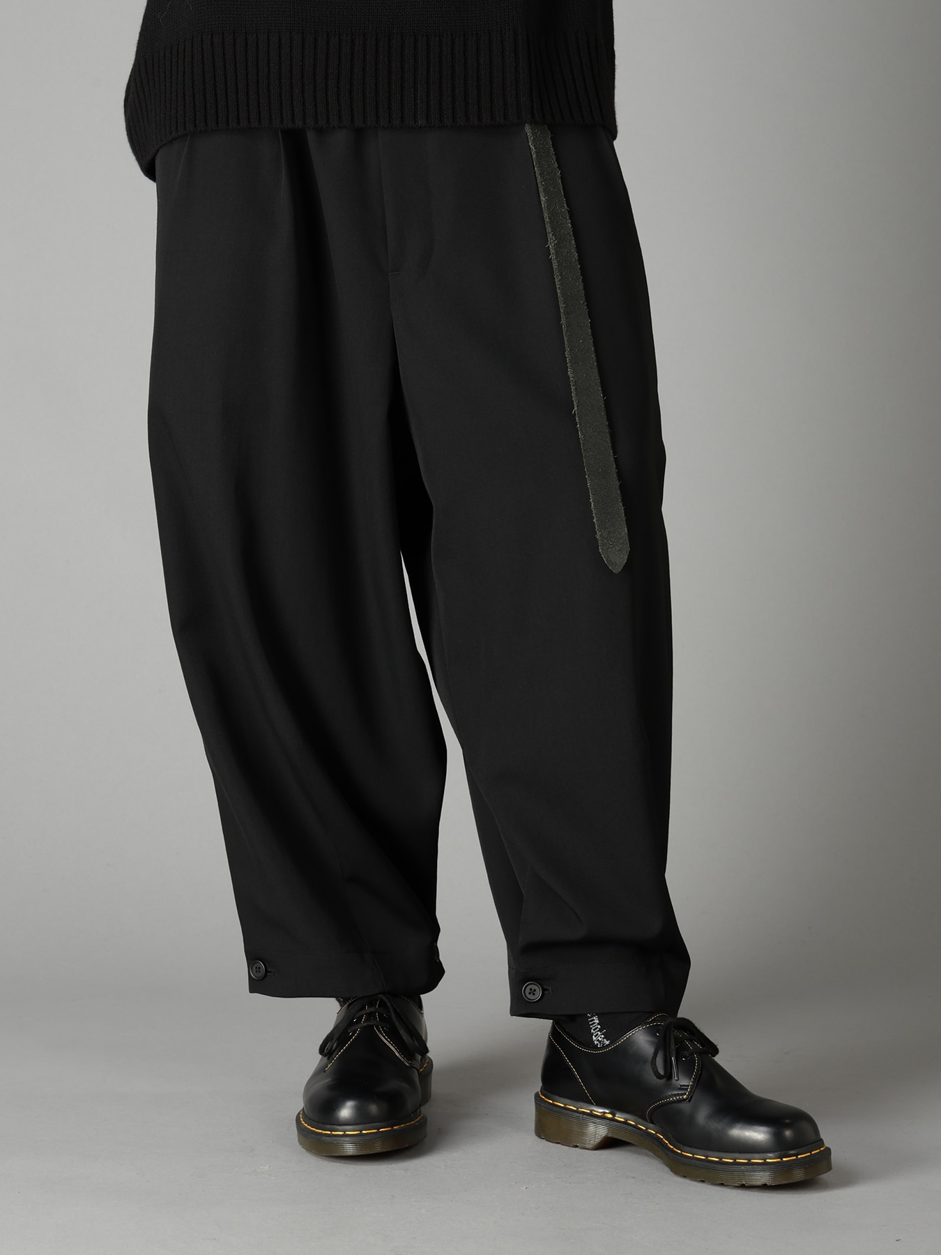 WASHER WOOL GABARDINE BUTTON HEM TAPERED PANTS