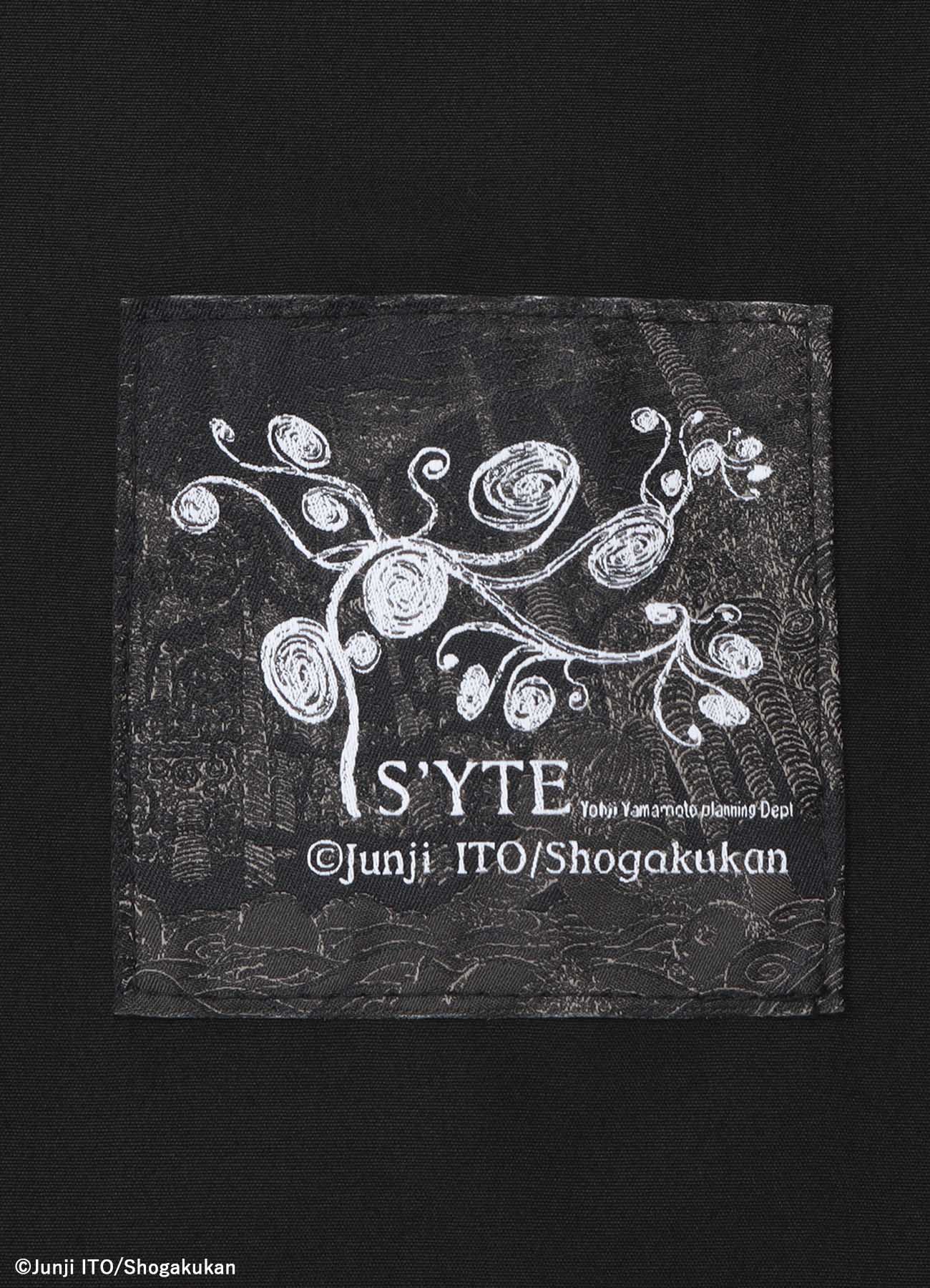 【11/5 12:00発売】S'YTE × Junji ITO -UZUMAKI- KIRIE WEARING YOHJI YAMAMOTO PRINTED SHIRT
