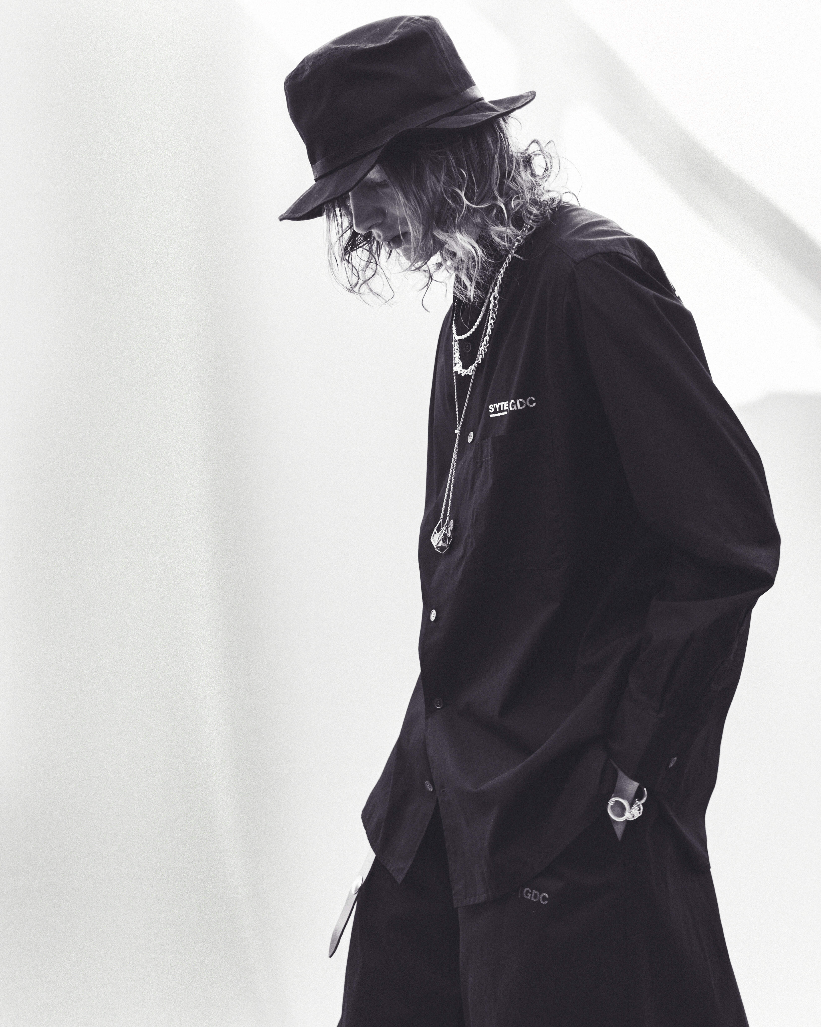 【2/19 12:00 Release】-S’YTE × GDC Collaborate Collection-COTTON BROAD LOGO-PRINTED REGULAR COLLAR SHIRT