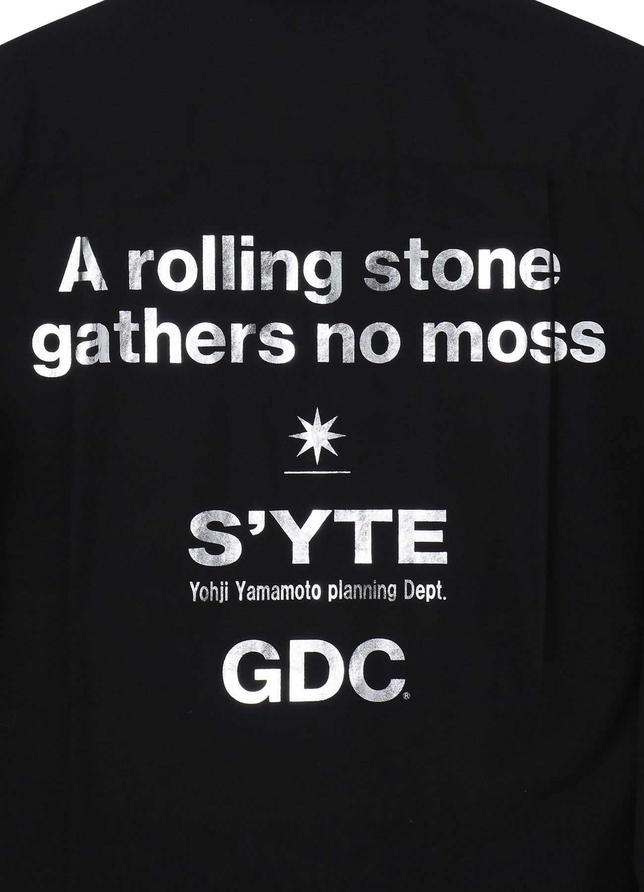 【2/19 12:00 Release】-S’YTE × GDC Collaborate Collection-COTTON BROAD LOGO-PRINTED REGULAR COLLAR SHIRT