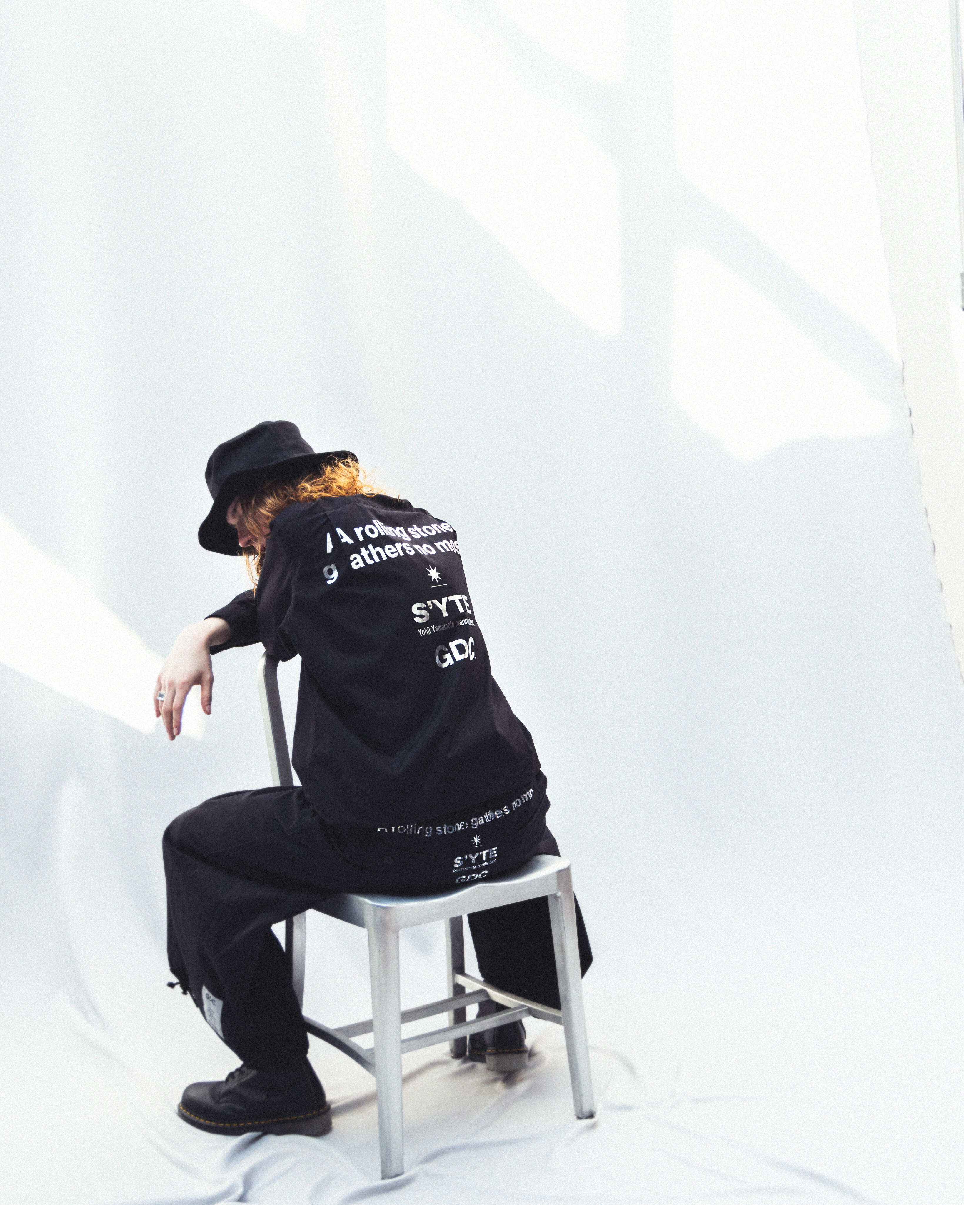 【2/19 12:00 Release】-S’YTE × GDC Collaborate Collection-COTTON BROAD LOGO-PRINTED REGULAR COLLAR SHIRT