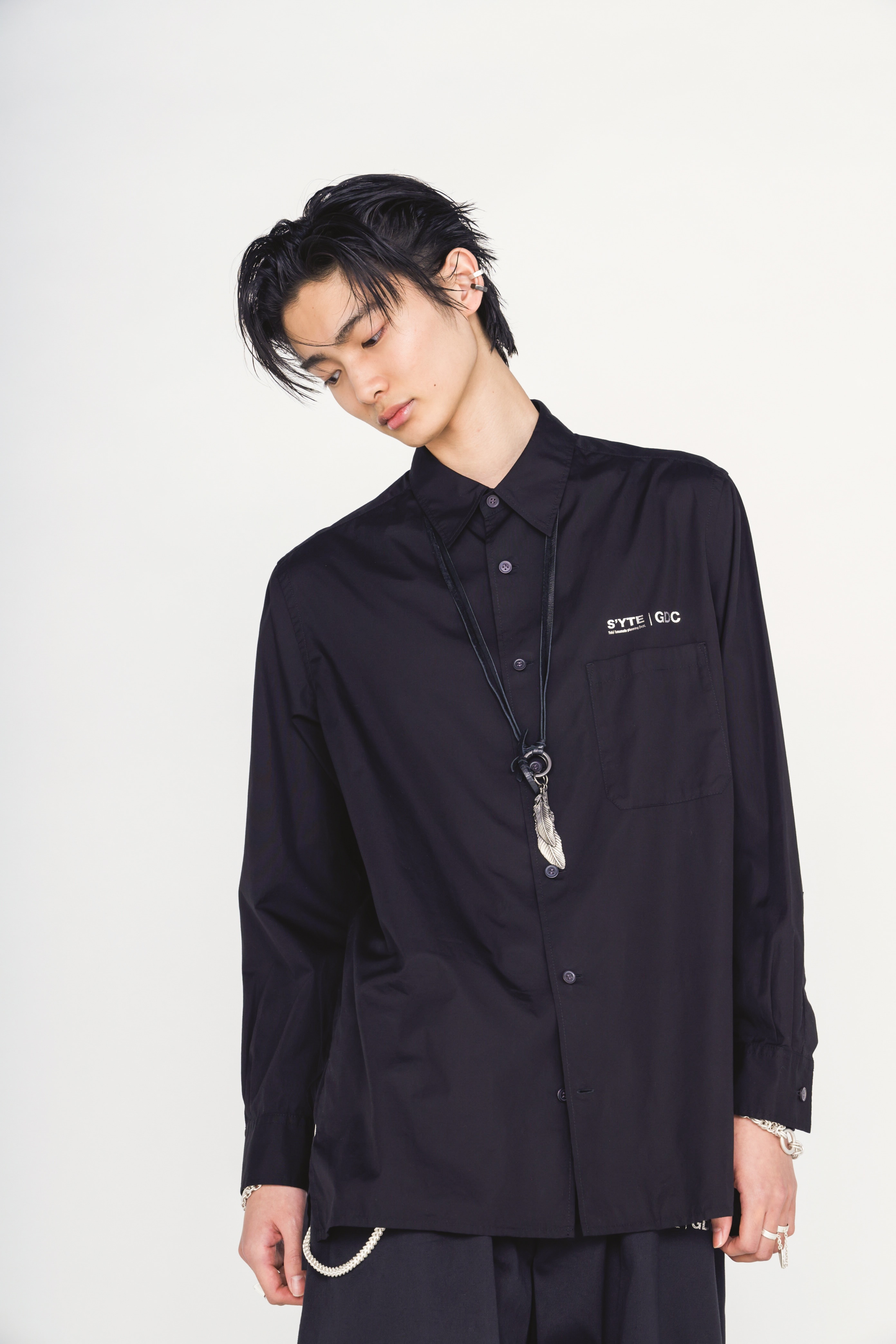 【2/19 12:00 Release】-S’YTE × GDC Collaborate Collection-COTTON BROAD LOGO-PRINTED REGULAR COLLAR SHIRT