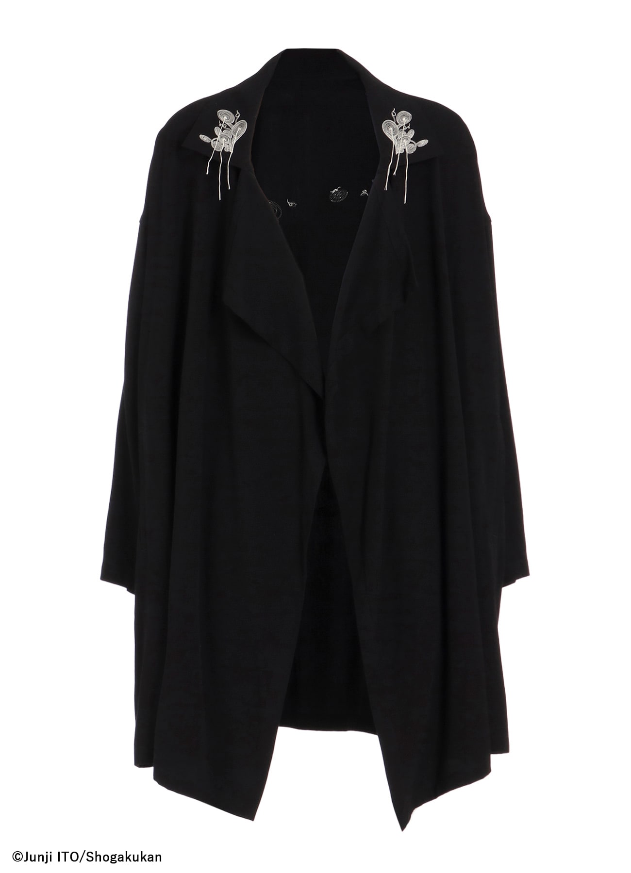 【11/5 12:00発売】S'YTE × Junji ITO -UZUMAKI- KIRIE WEARING YOHJI YAMAMOTO DRAPE COAT