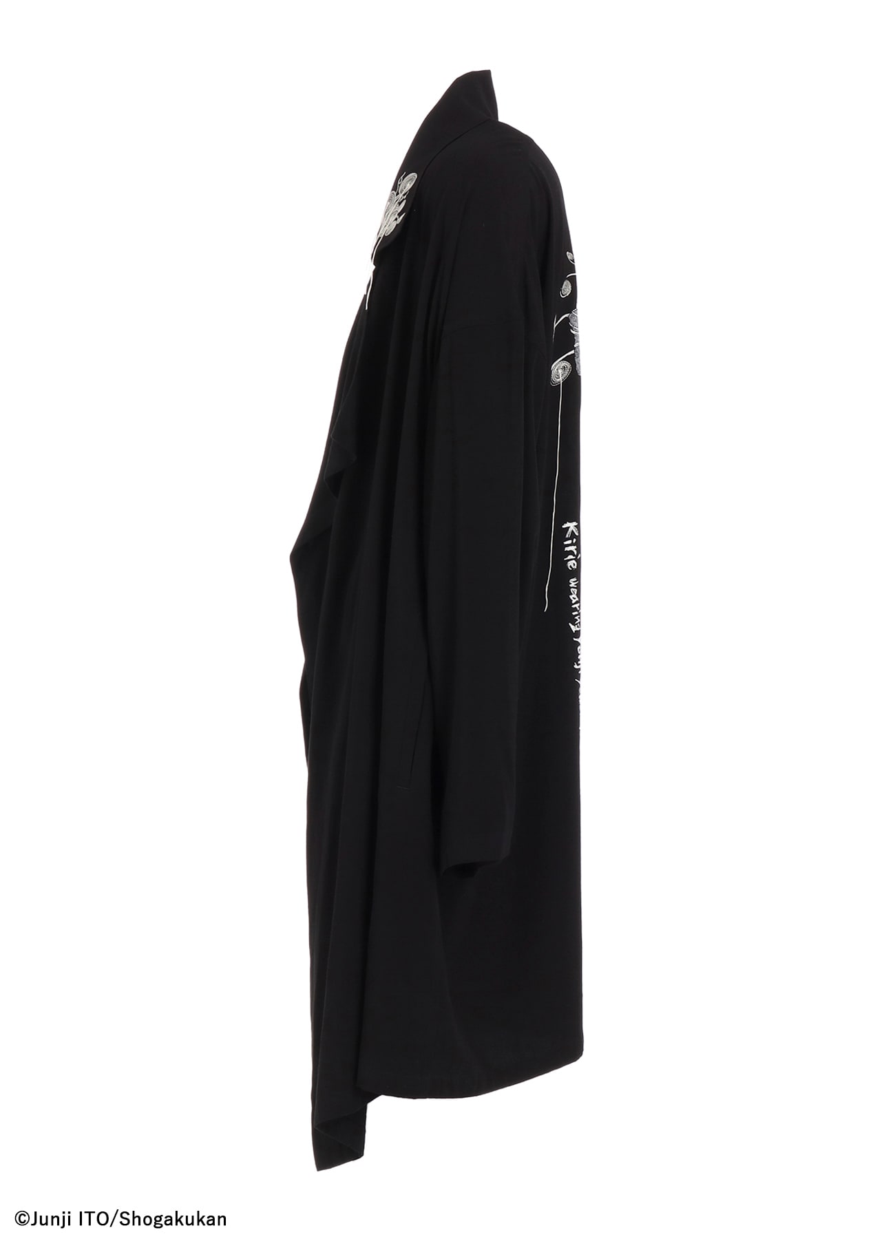 【11/5 12:00発売】S'YTE × Junji ITO -UZUMAKI- KIRIE WEARING YOHJI YAMAMOTO DRAPE COAT