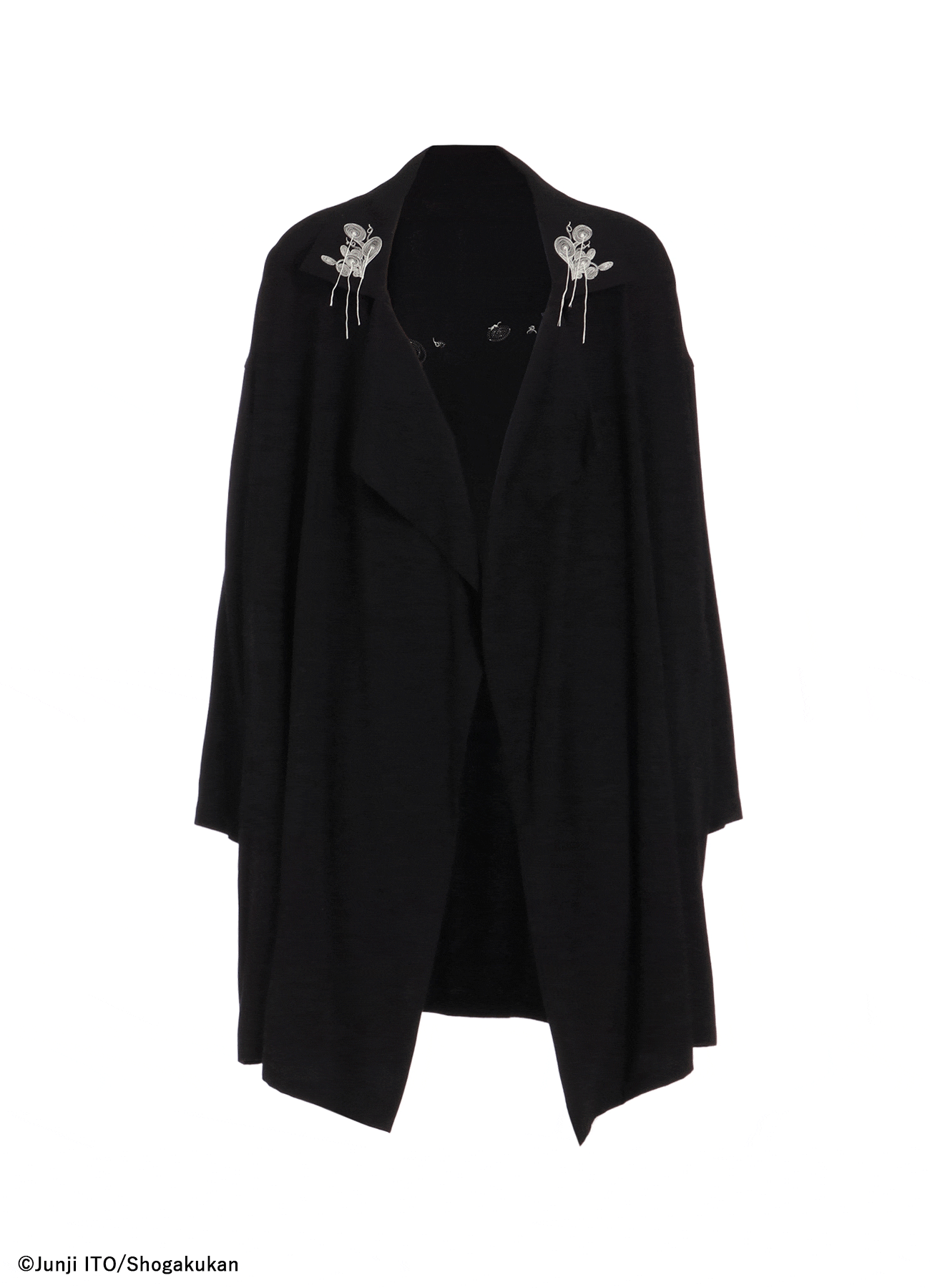 【11/5 12:00発売】S'YTE × Junji ITO -UZUMAKI- KIRIE WEARING YOHJI YAMAMOTO DRAPE COAT