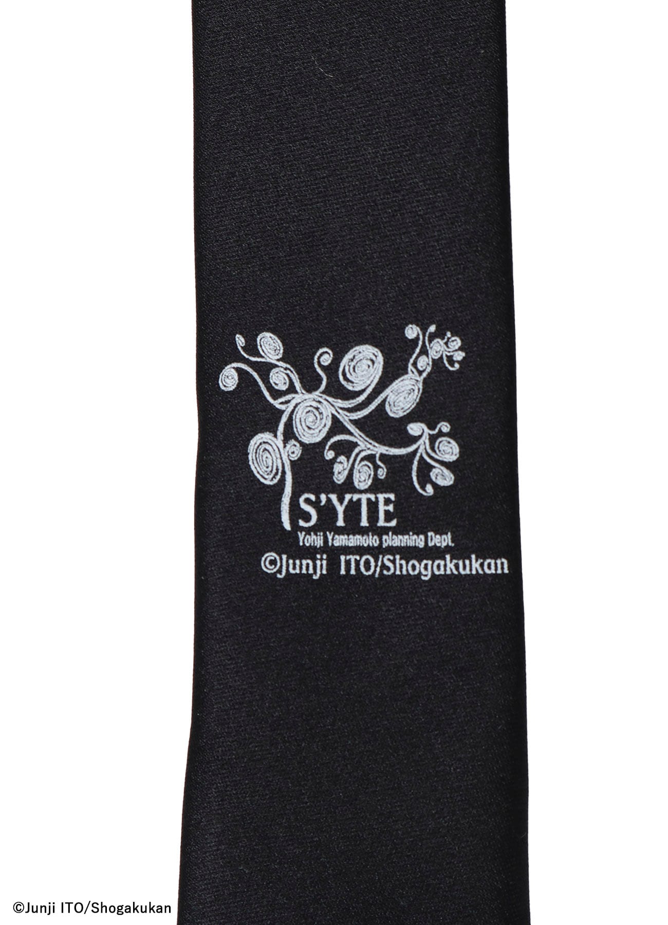 S'YTE × Junji ITO -UZUMAKI- AZAMI WEARING YOHJI YAMAMOTO SILK TIE