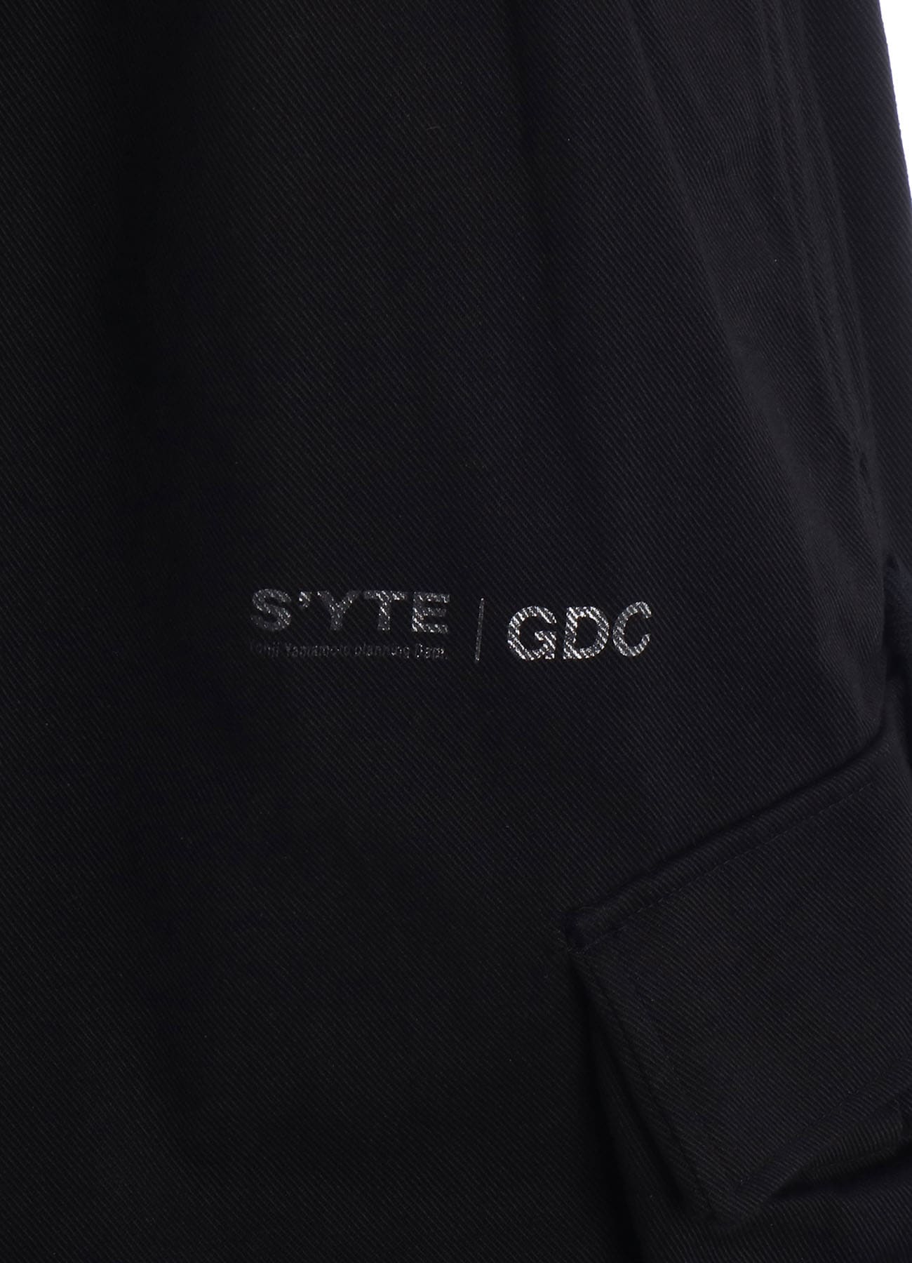 【2/19 12:00 Release】-S’YTE × GDC Collaborate Collection-COTTON DRILL LOGO-PRINTED ARMY TECHNO PANTS