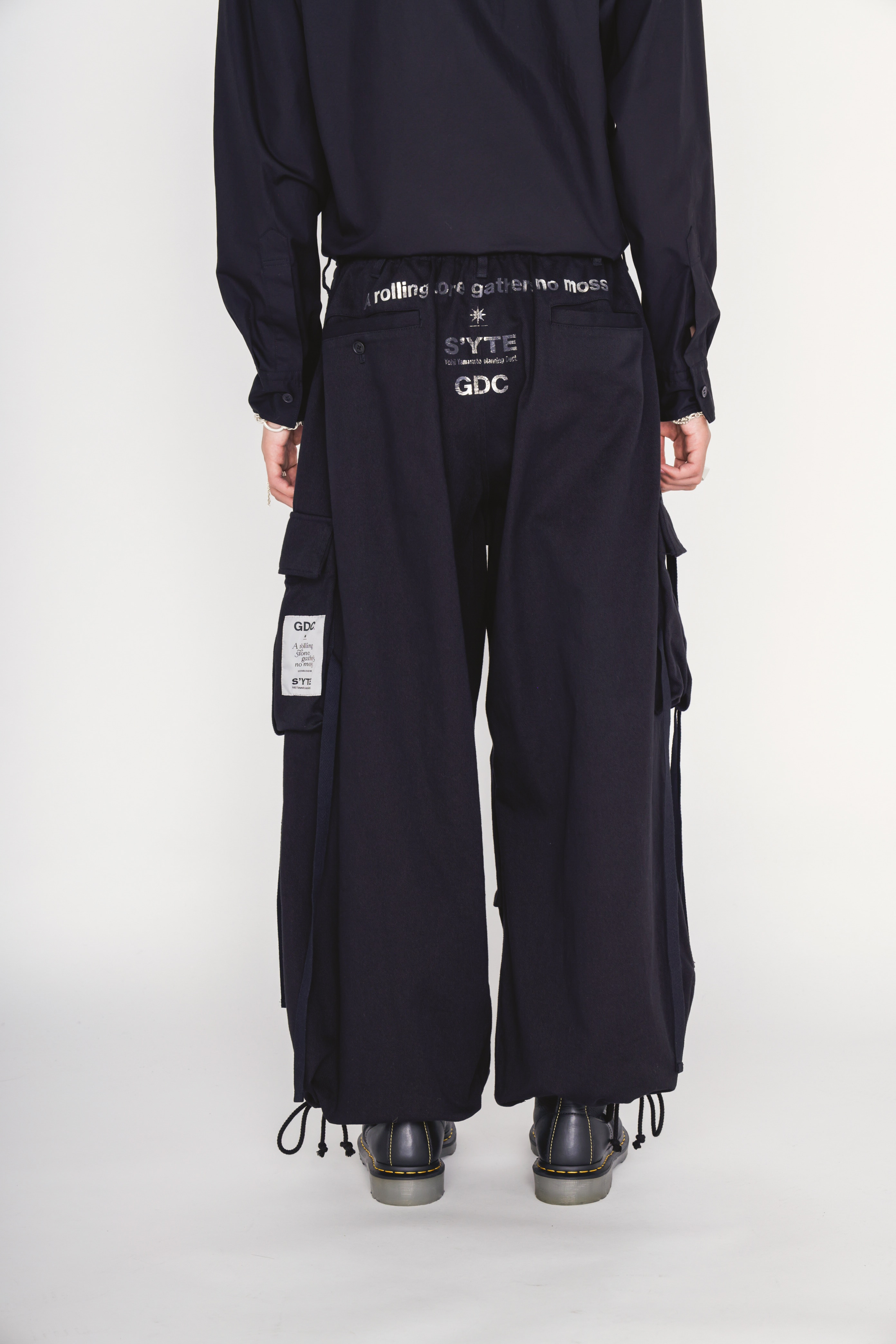 【2/19 12:00 Release】-S’YTE × GDC Collaborate Collection-COTTON DRILL LOGO-PRINTED ARMY TECHNO PANTS
