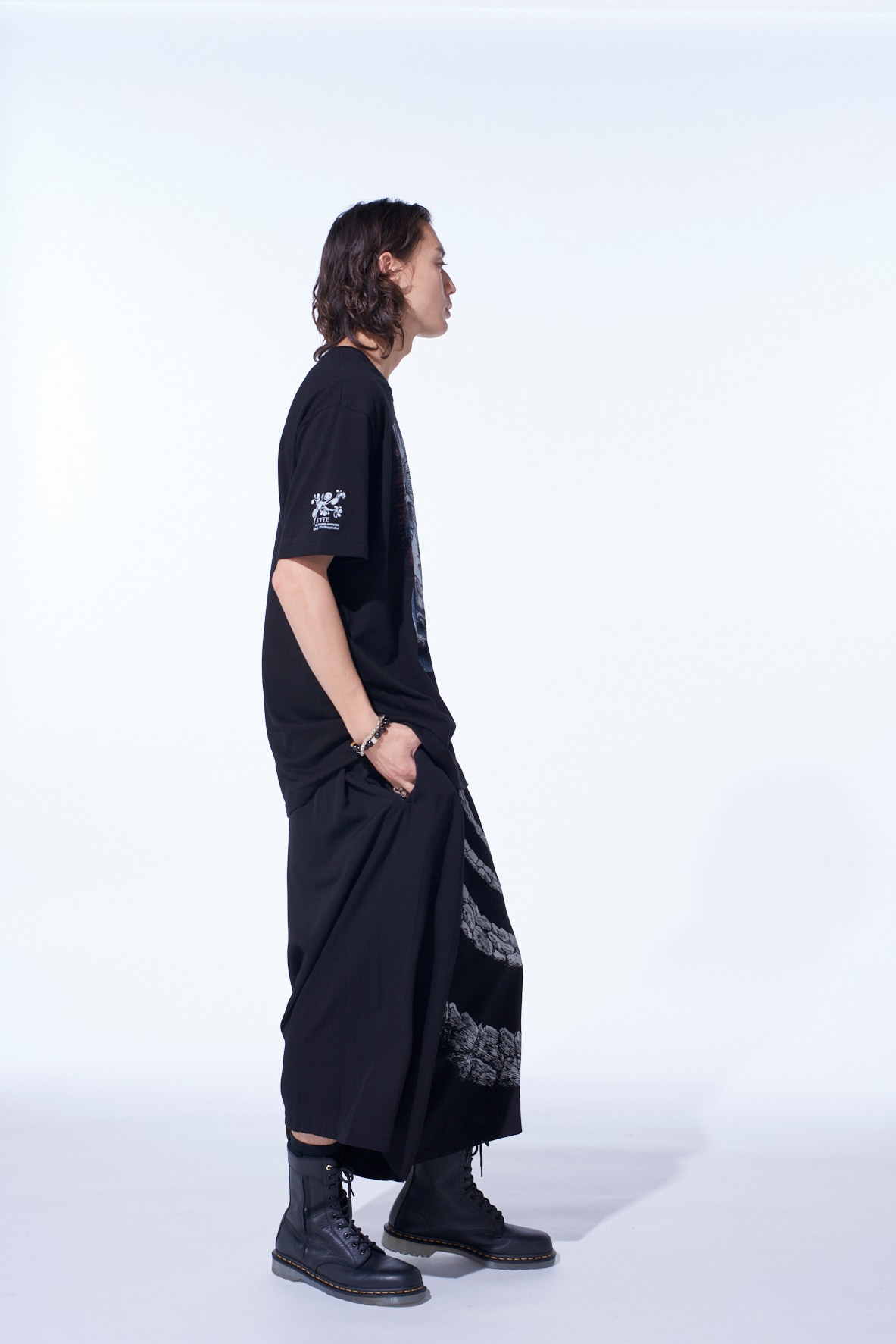 S'YTE × Junji ITO -UZUMAKI- AZAMI COLLAGE GRAPHIC T-SHIRT