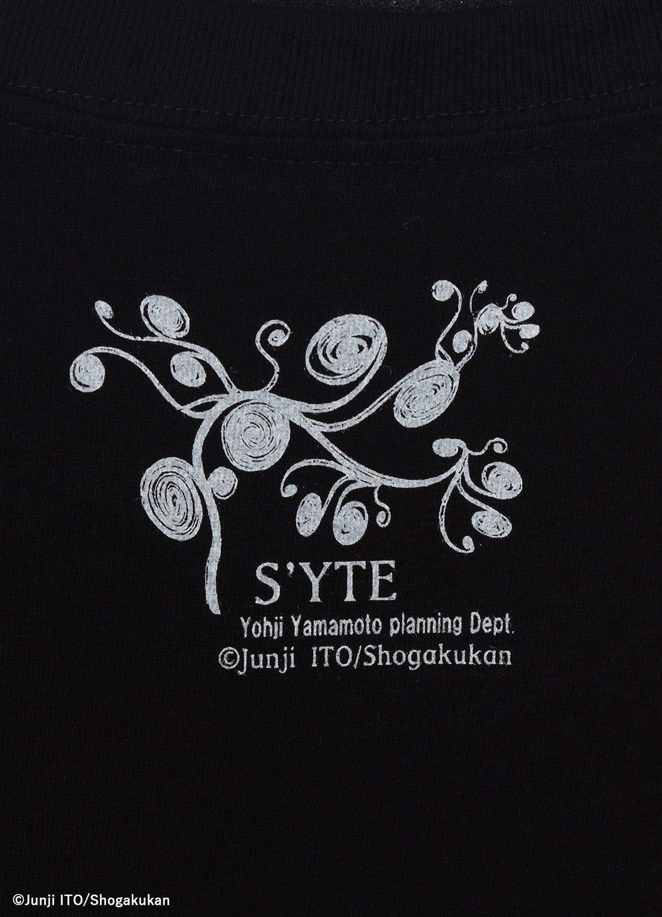 S'YTE × Junji ITO -UZUMAKI- FLOWER AND KIRIE GRAPHIC T-SHIRT