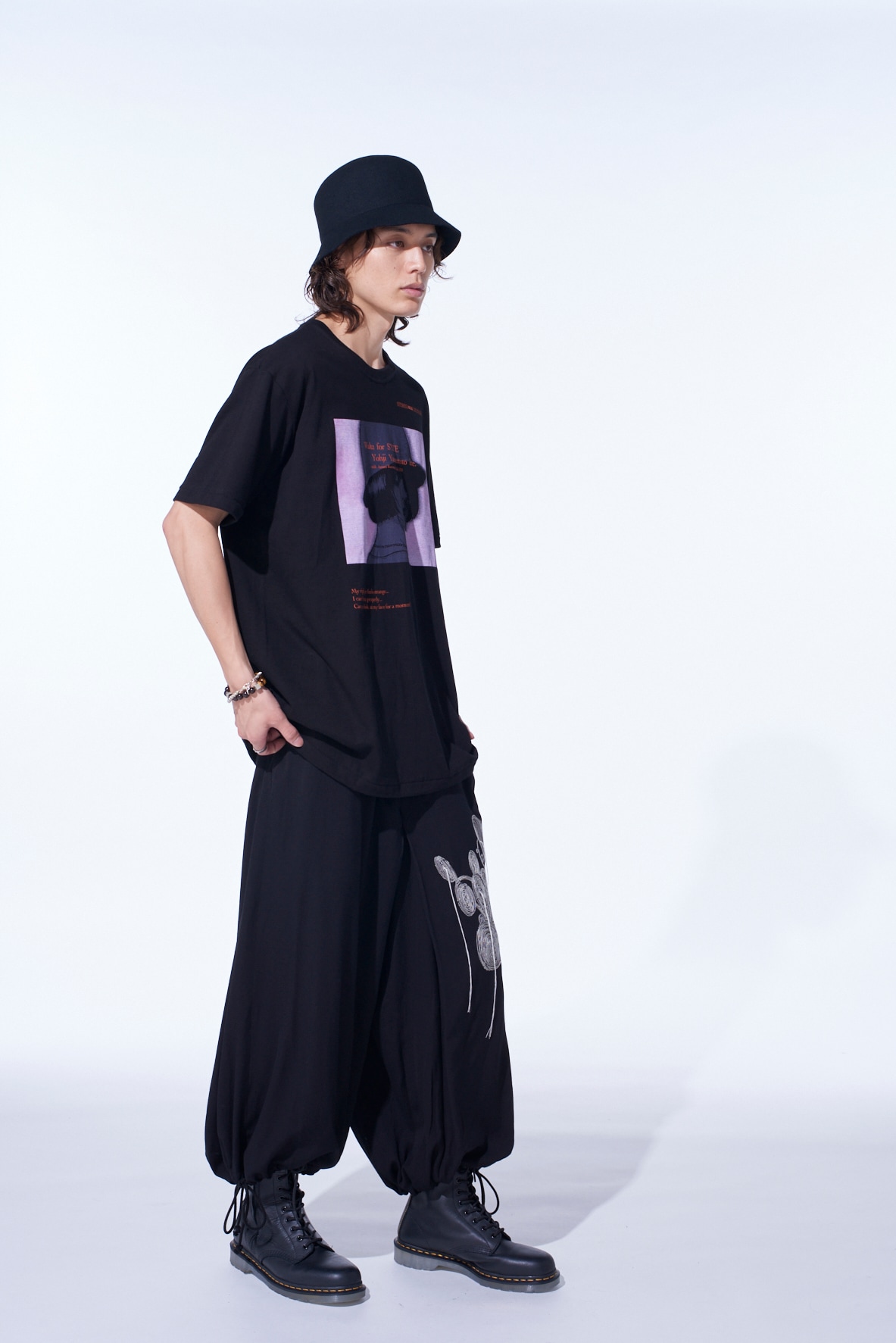 S'YTE × Junji ITO -UZUMAKI- AZAMI WALTZ FOR S’YTE GRAPHIC T-SHIRT