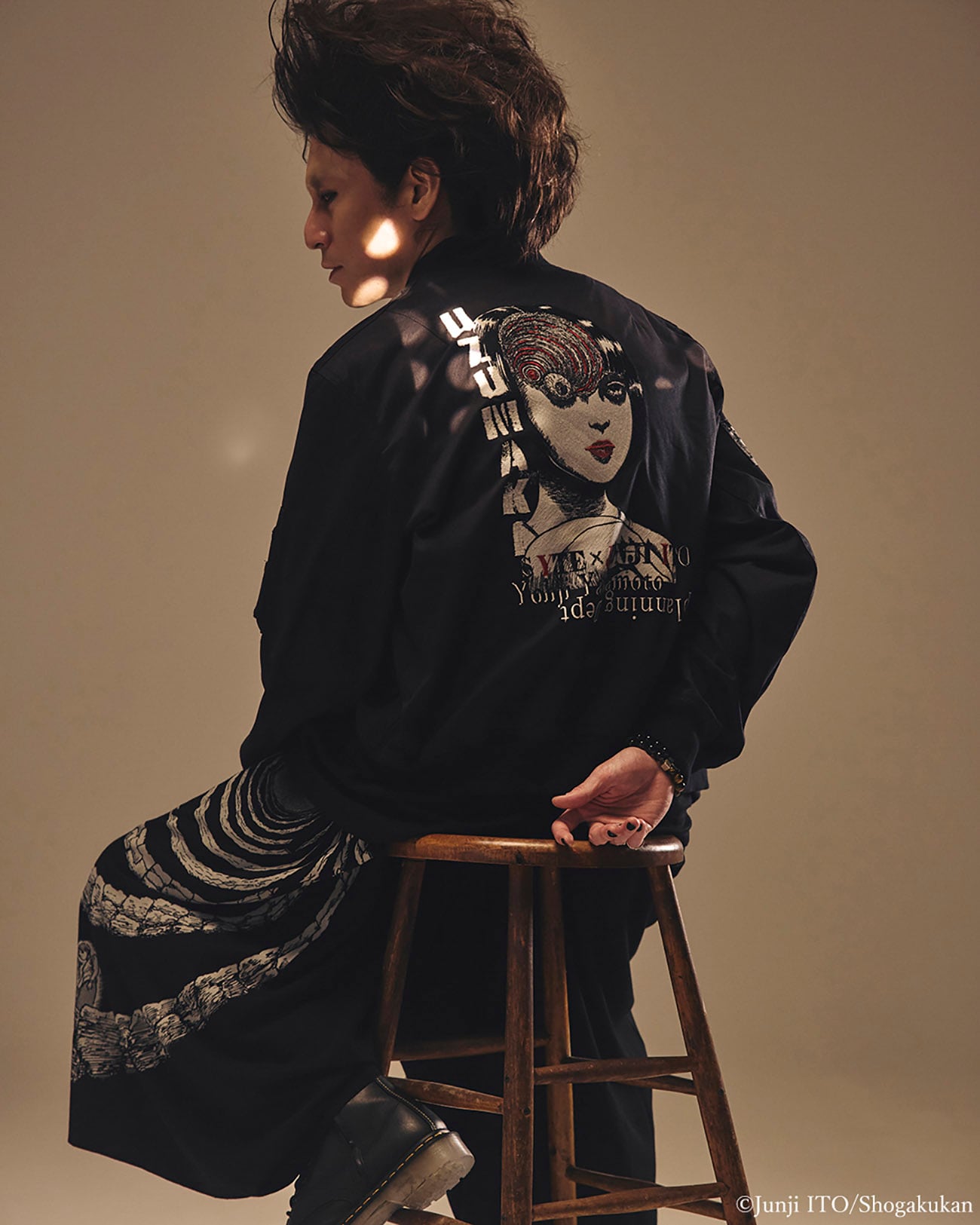【11/5 12:00発売】S'YTE × Junji ITO -UZUMAKI- AZAMI EMBROIDERY BOMBER JACKET