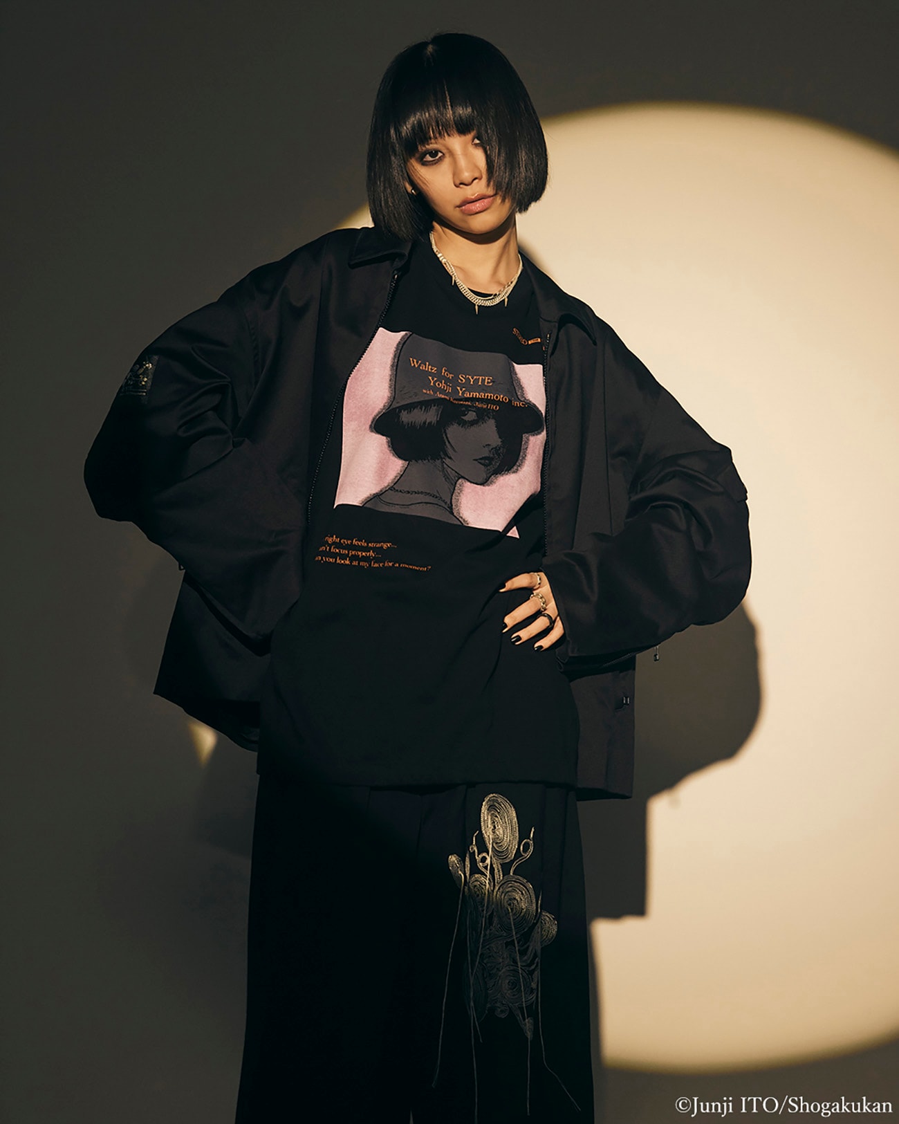 【11/5 12:00発売】S'YTE × Junji ITO -UZUMAKI- AZAMI EMBROIDERY BOMBER JACKET