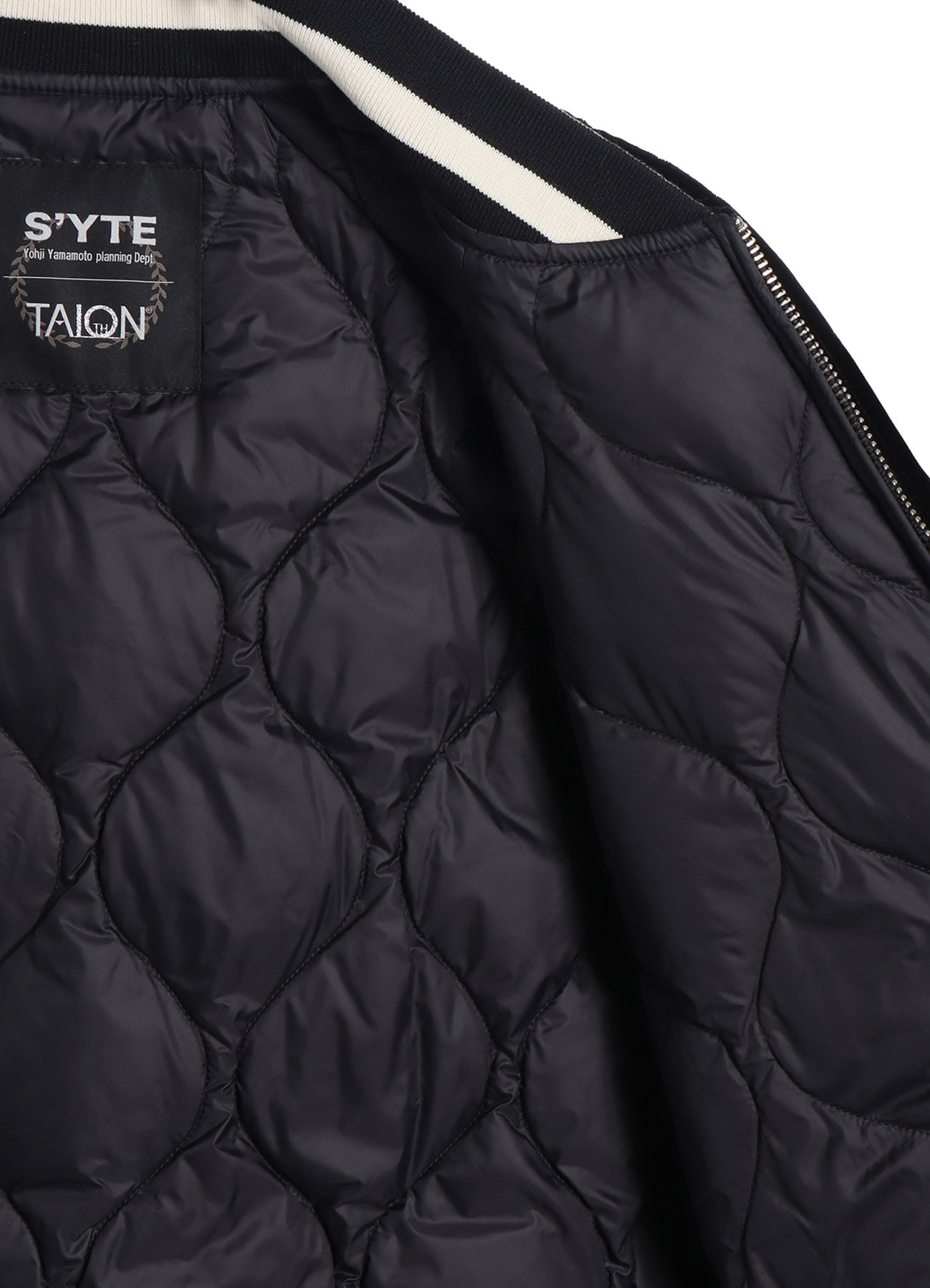 【11/20 12:00 Release】S'YTE X TAION EMBROIDERY QUILTED DOWN REVERSIBLE BOMBER JACKET