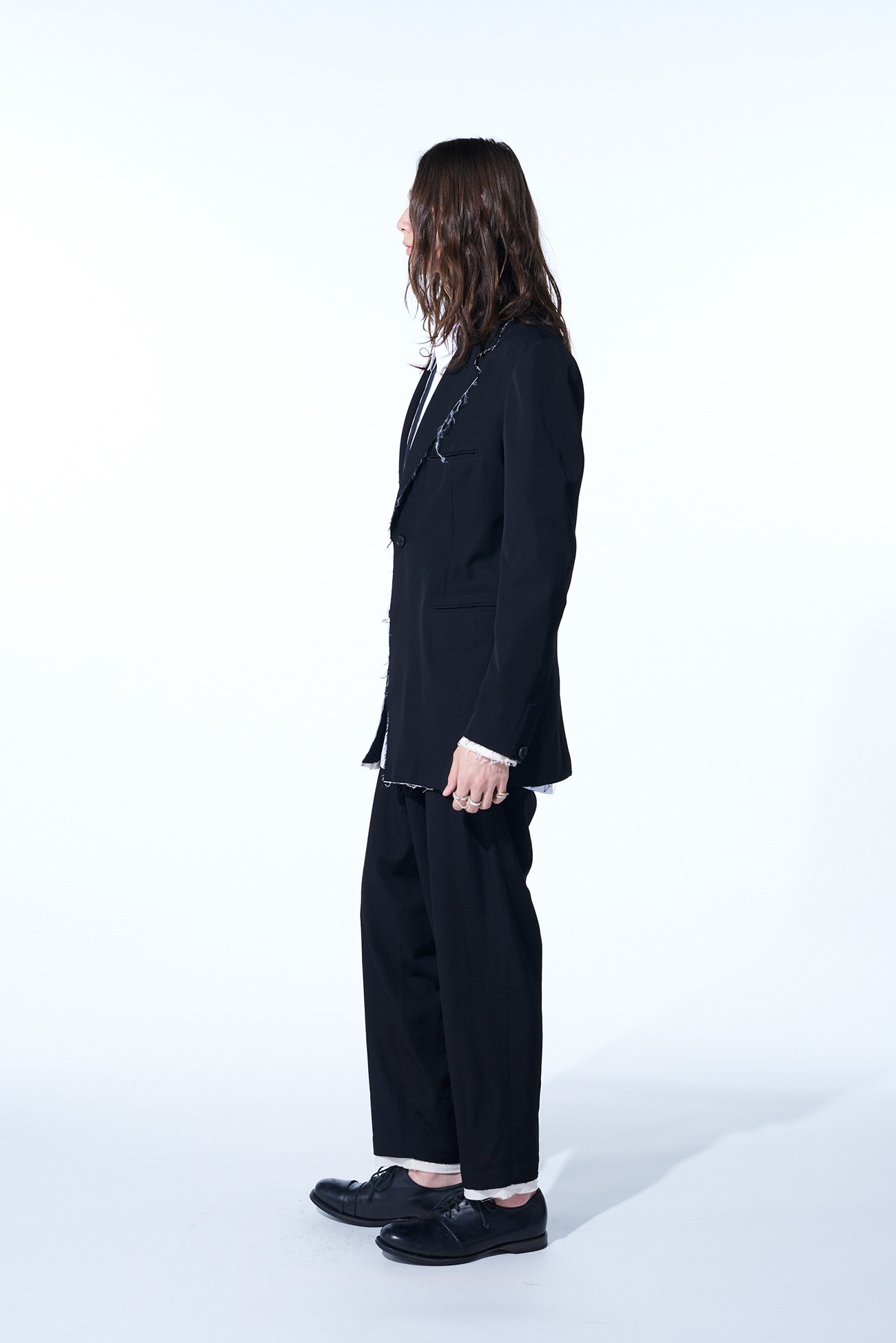 WASHER FINISHED WOOL GABARDINE 2-TUCK PANTS WITH CUT-OUT HEM 