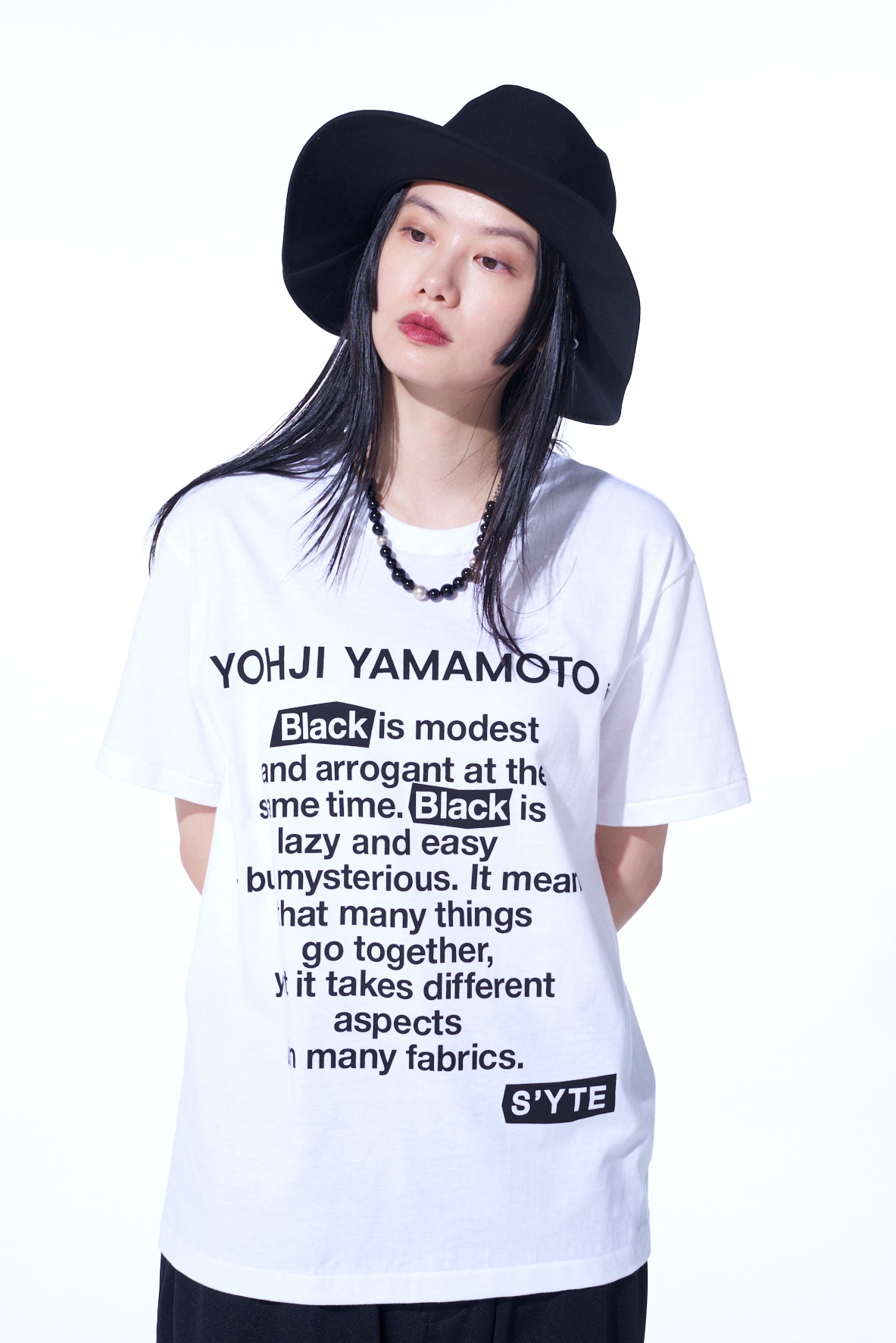 「BLACK IS MODEST」MESSAGE T-SHIRT