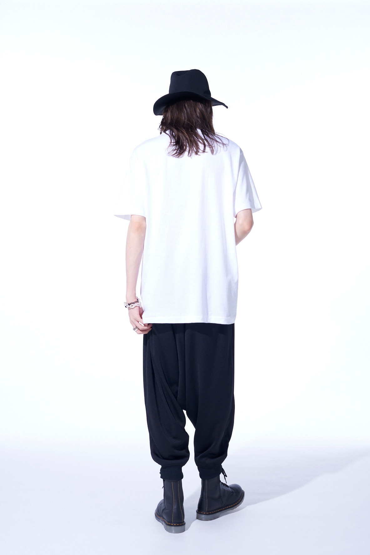 「BLACK IS MODEST」MESSAGE T-SHIRT