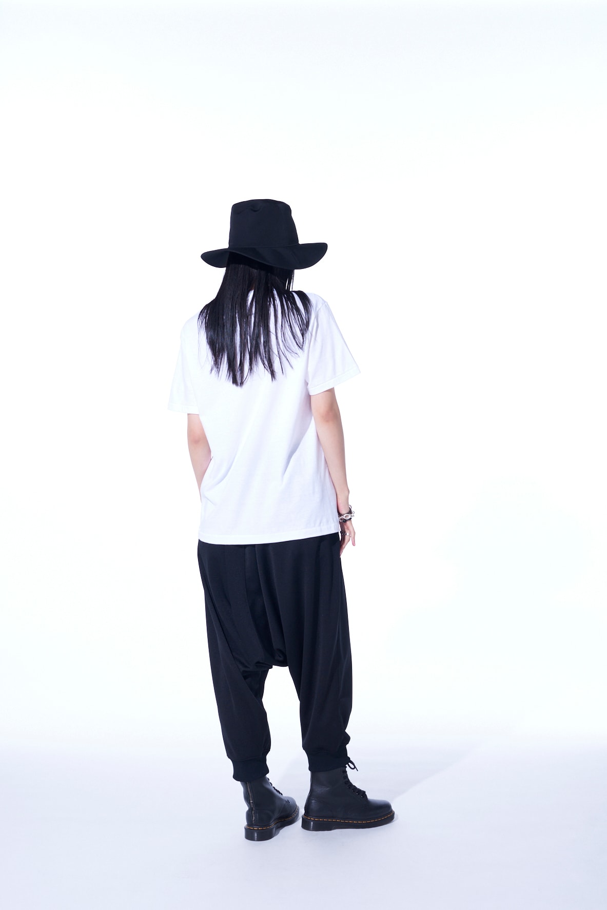 「BLACK IS MODEST」MESSAGE T-SHIRT