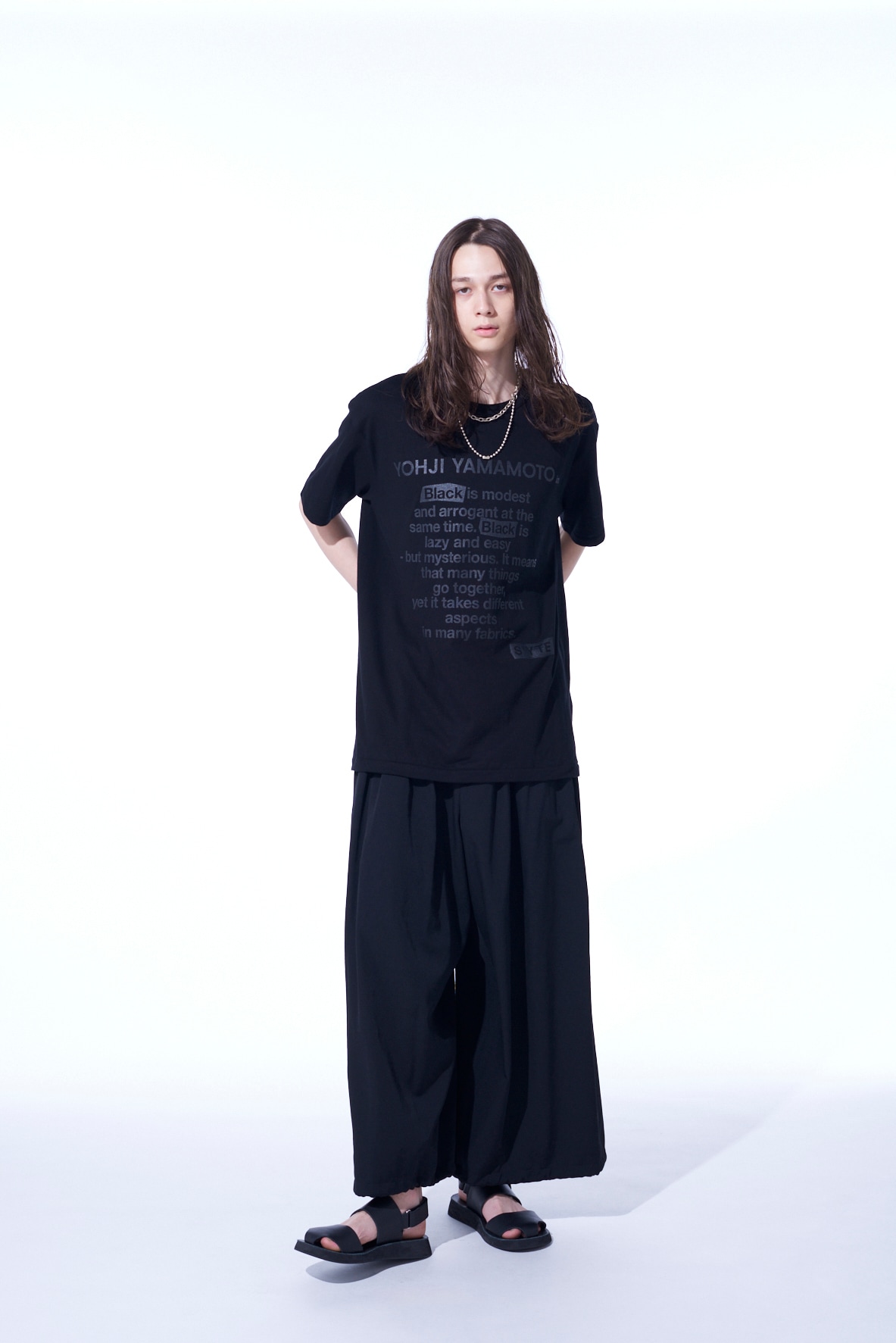 「BLACK IS MODEST」MESSAGE T-SHIRT