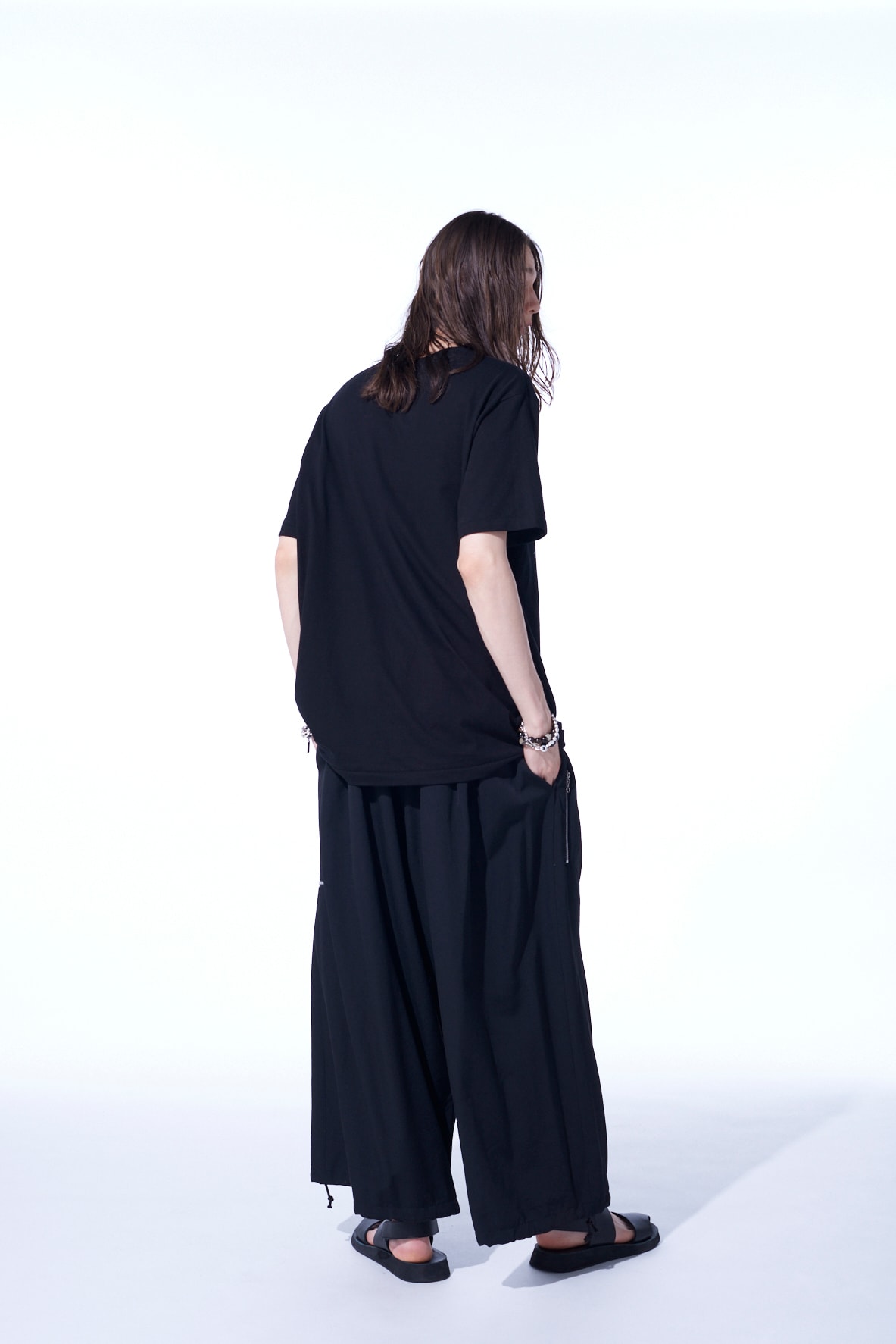 「BLACK IS MODEST」MESSAGE T-SHIRT