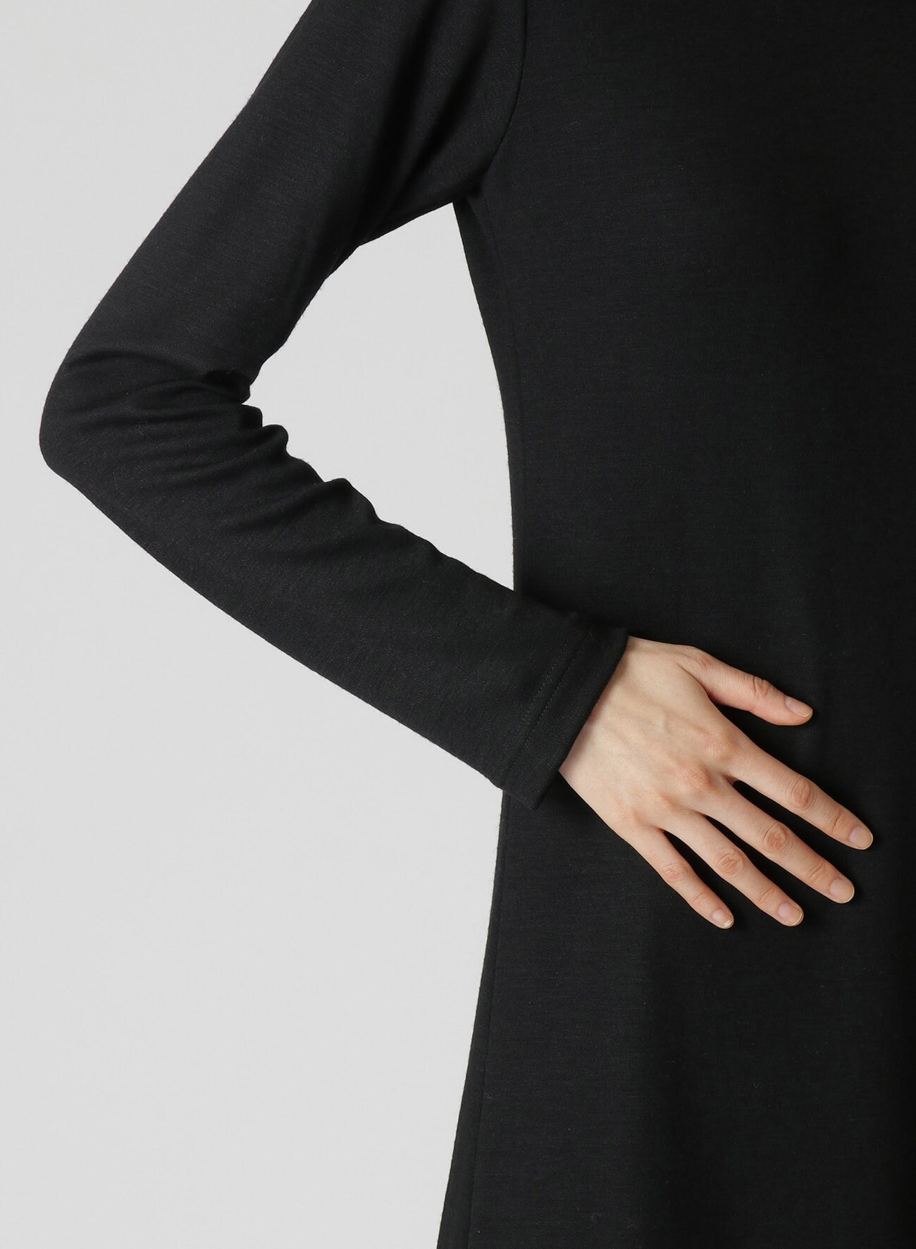 SMOOTH ROUND NECK LONG SLEEVE ONE-PIECE