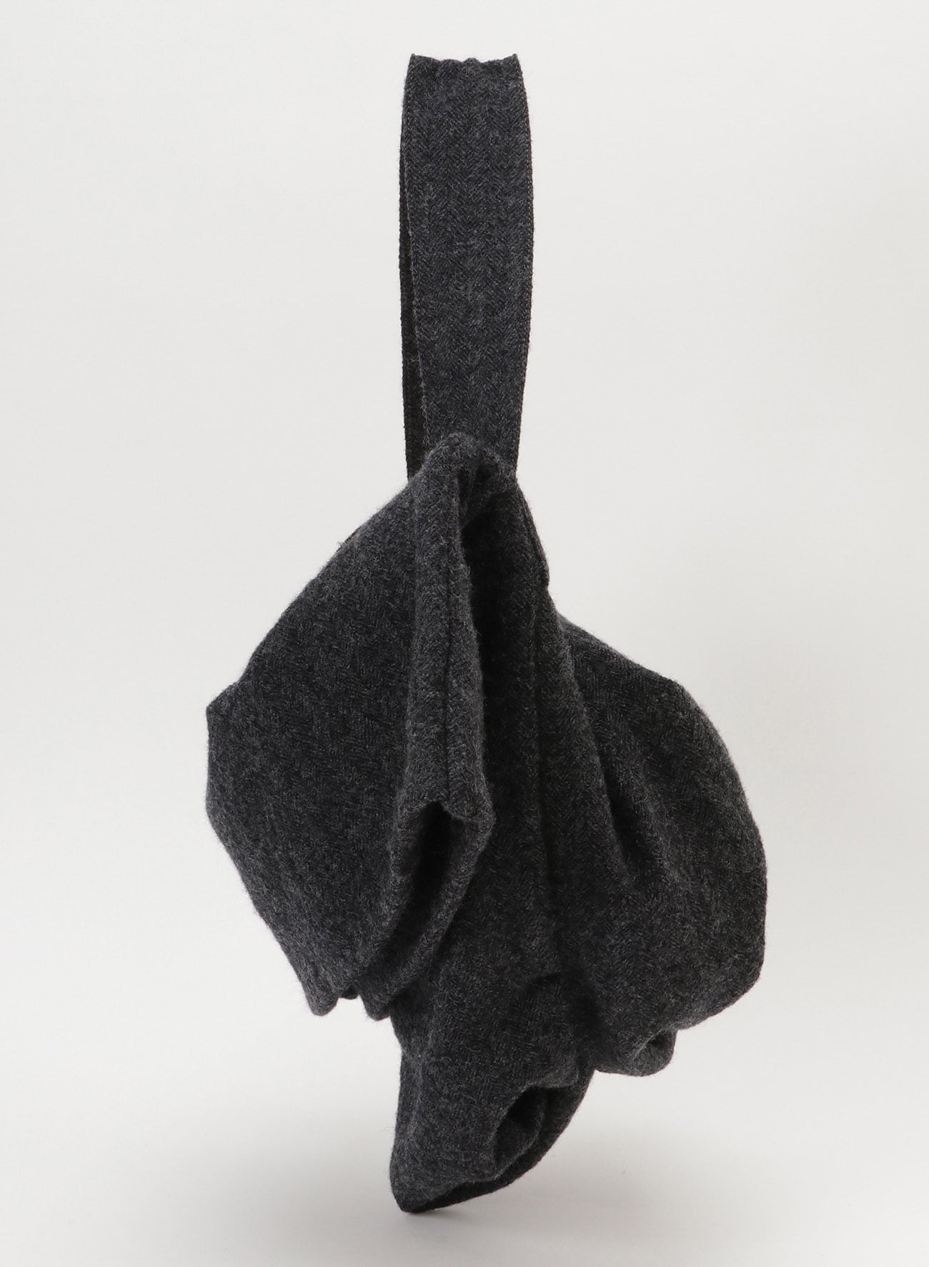 WOOL HERRINGBONE SCRUNCHED SHOULDER BAG(FREE SIZE Charcoal): Y's