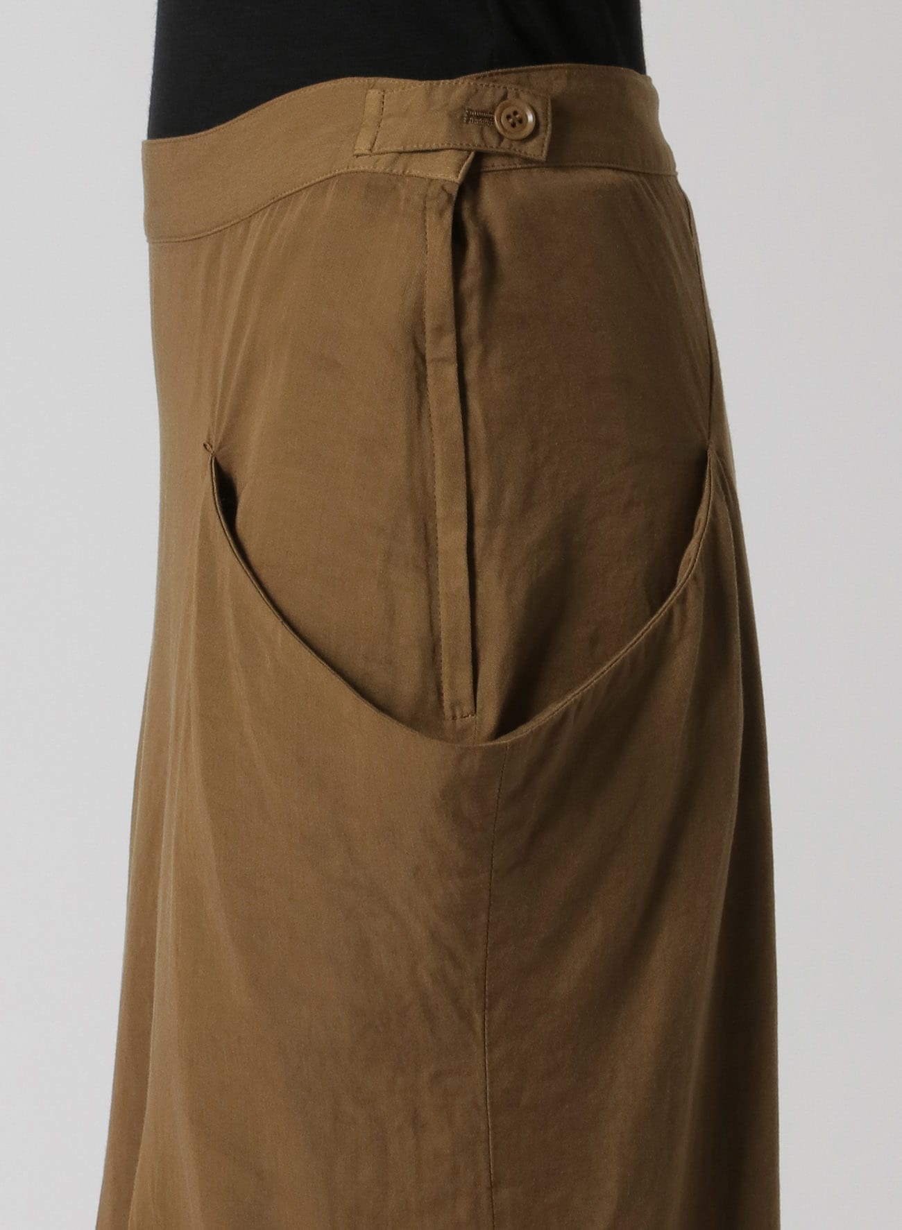 CELLULOSE TWILL GARMENT-DYED LONG POCKET SKIRT