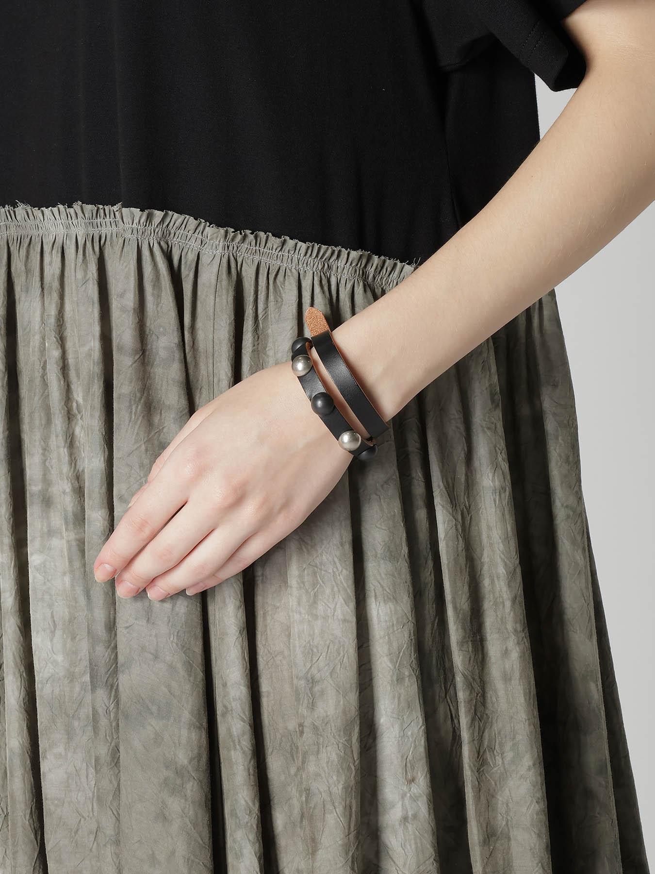 SEMIGLOSS LEATHER STUDS DOUBLE BRACELET