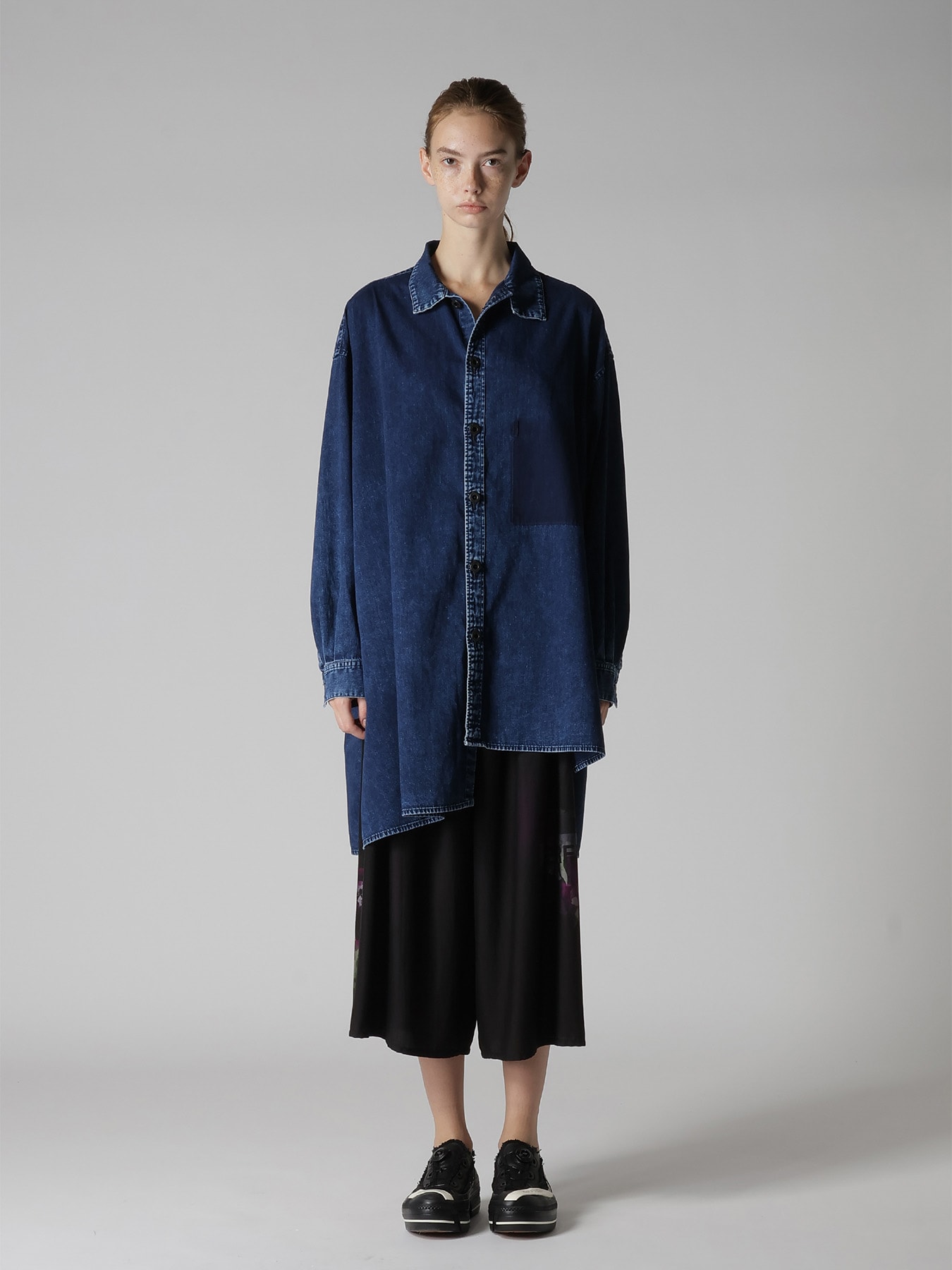 6OZ DENIM CHEMICAL WASH ASYMMETRIC BIG BLOUSE