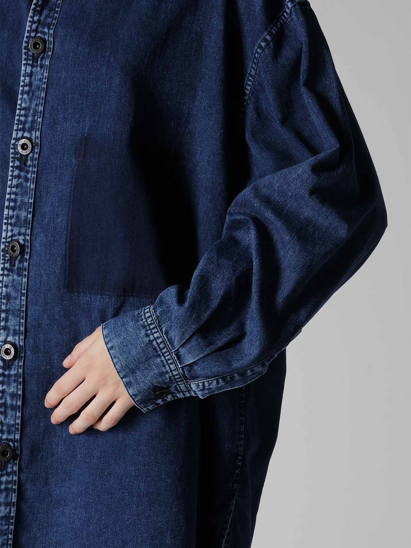 6OZ DENIM CHEMICAL WASH ASYMMETRIC BIG BLOUSE