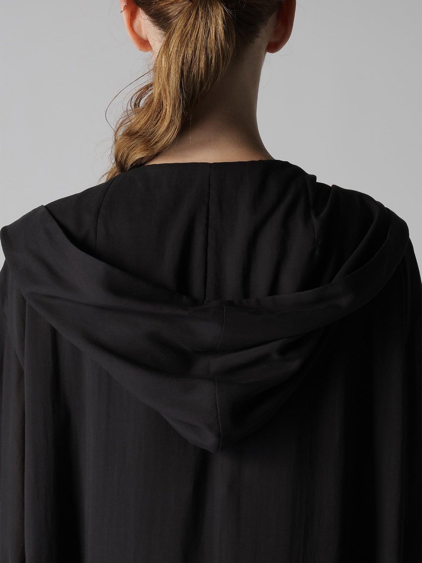 CELLULOSE LAWN HOODED GOWN
