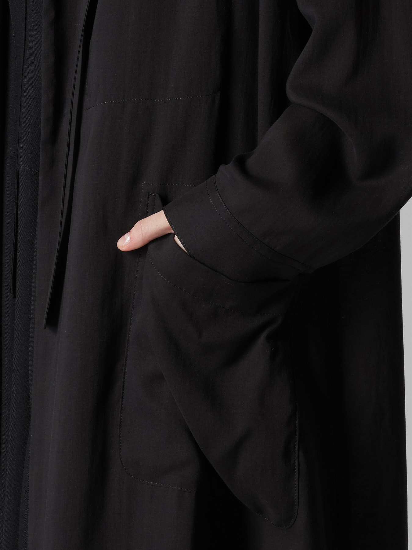 CELLULOSE LAWN HOODED GOWN