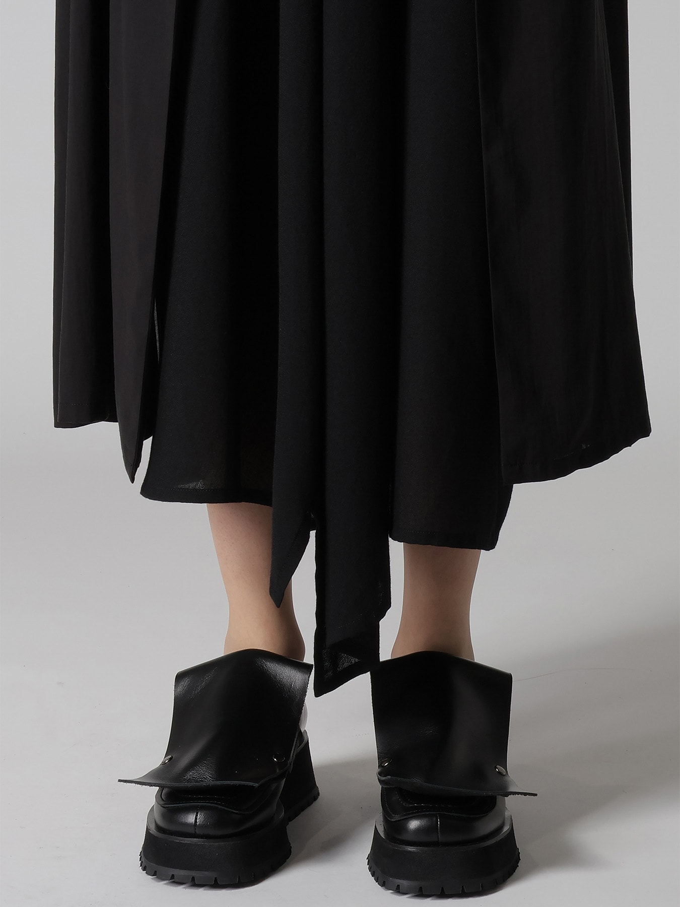 CELLULOSE LAWN HOODED GOWN