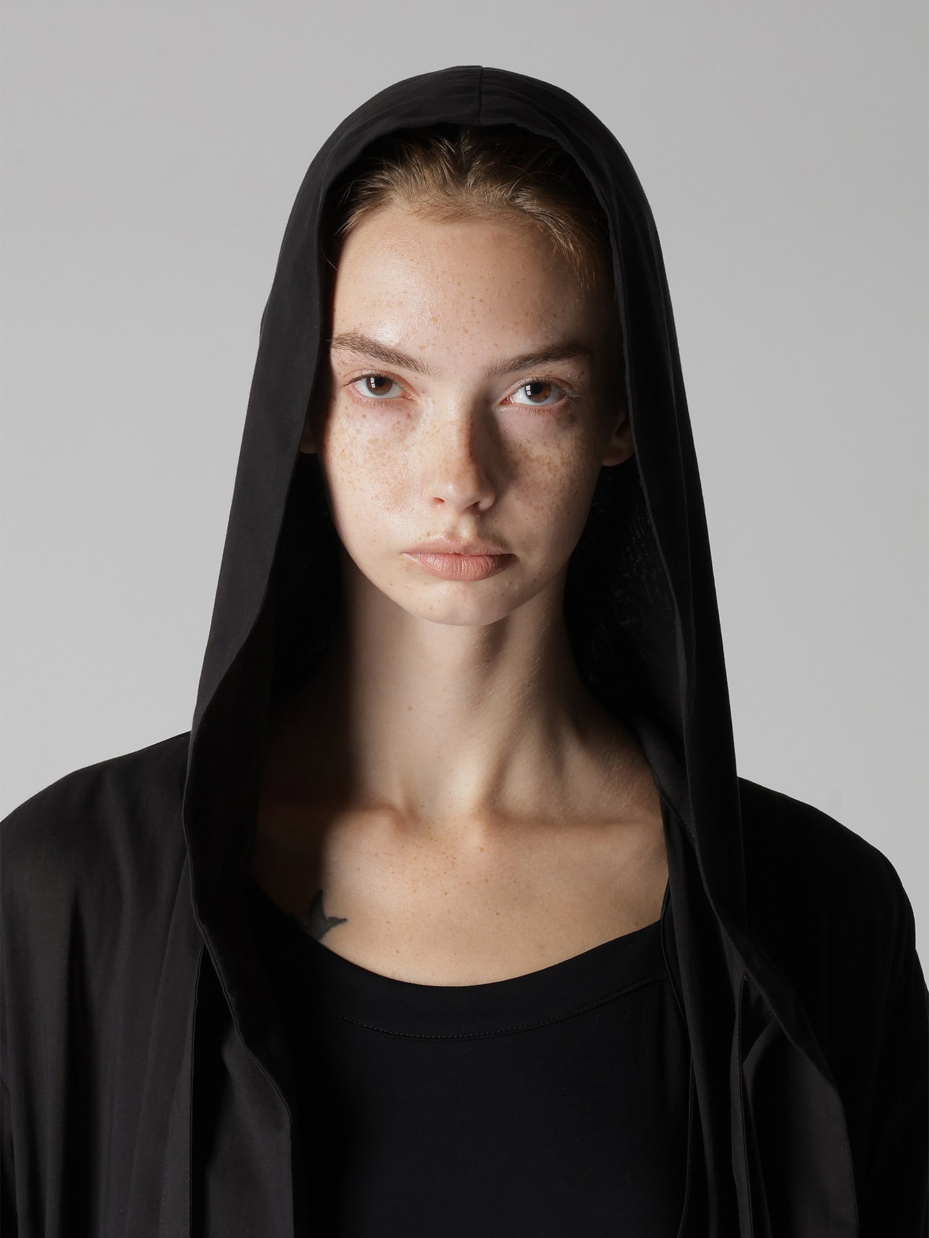 CELLULOSE LAWN HOODED GOWN