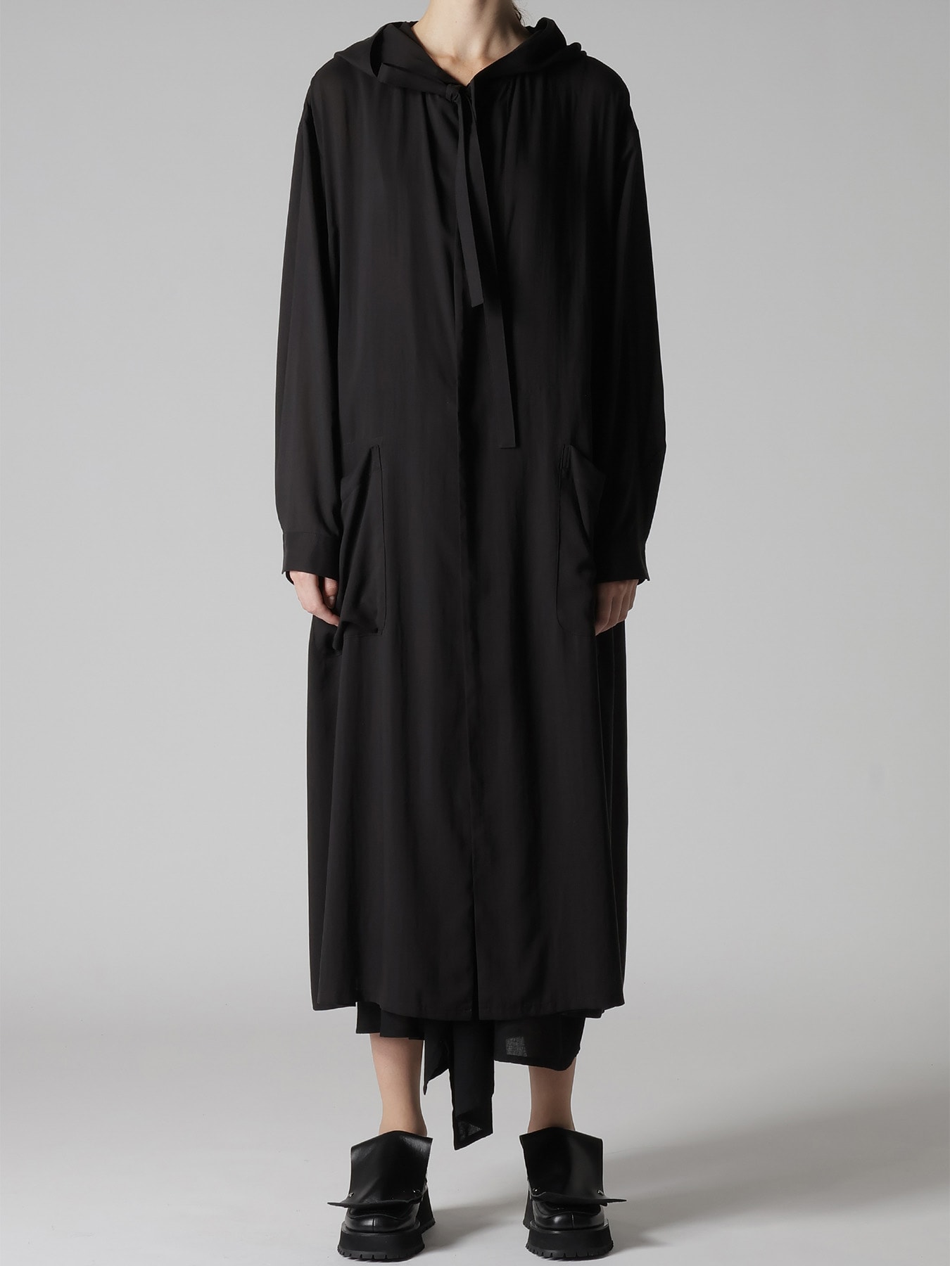 CELLULOSE LAWN HOODED GOWN