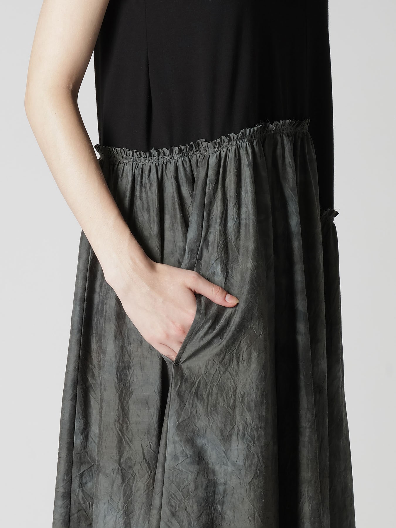 "CHUSEN" SLEEVELESS DRESS