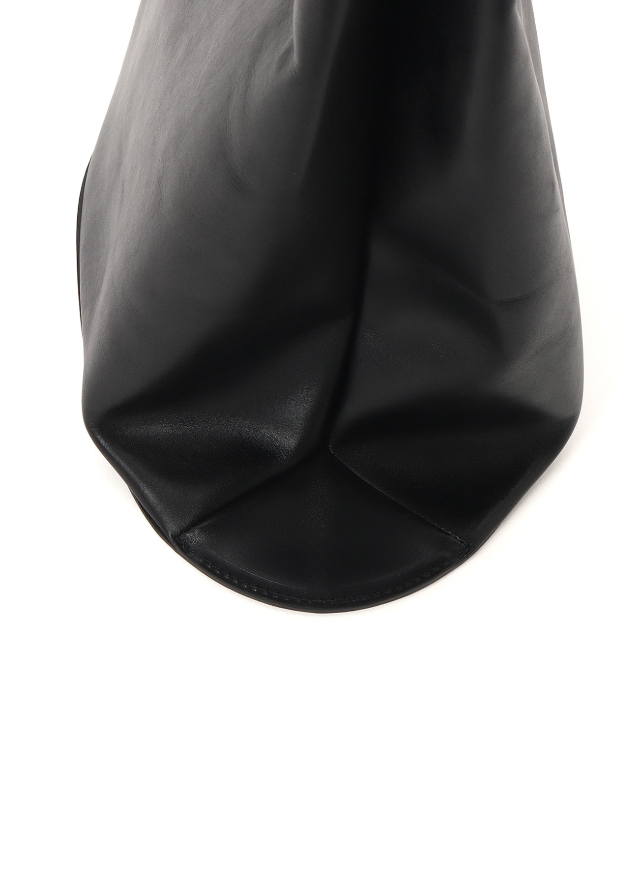 OIL SOFT LEATHER CURVED TOTE BAG