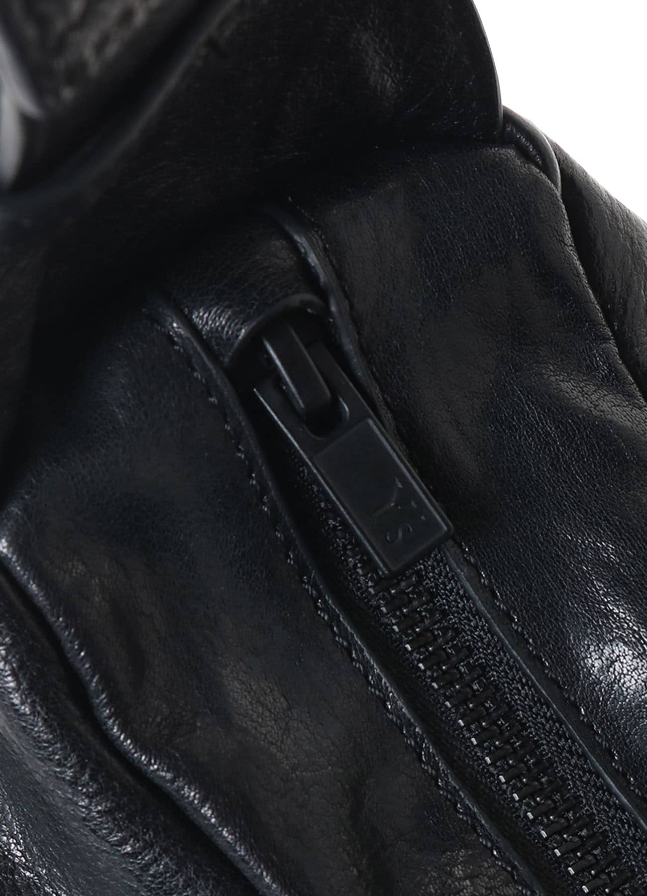 SURFACE-DYED SOFT TAN LEATHER GYOZA BAG