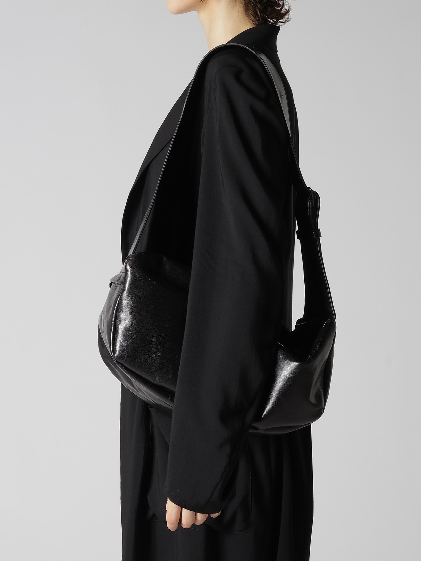 SURFACE-DYED SOFT TAN LEATHER BOX SHOULDER BAG