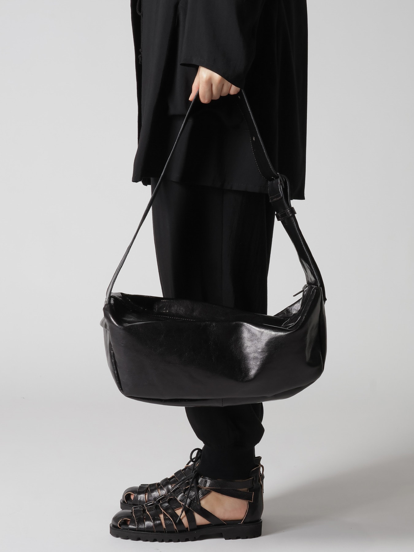 SURFACE-DYED SOFT TAN LEATHER BOX SHOULDER BAG