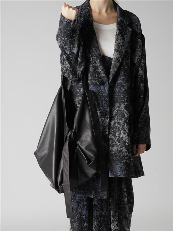 SEMI GLOSS LEATHER BELTED TOTE BAG S