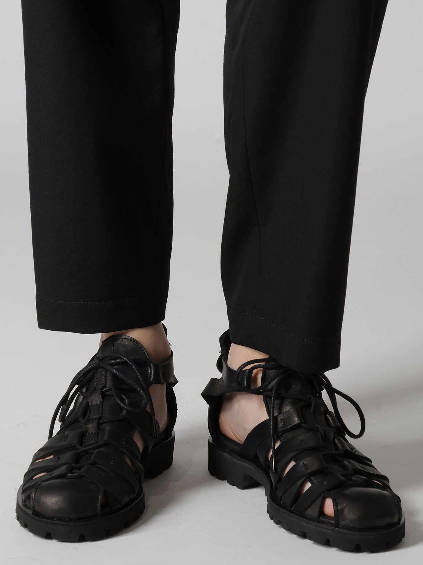 WOOL GABARDINE TAPERED PANTS