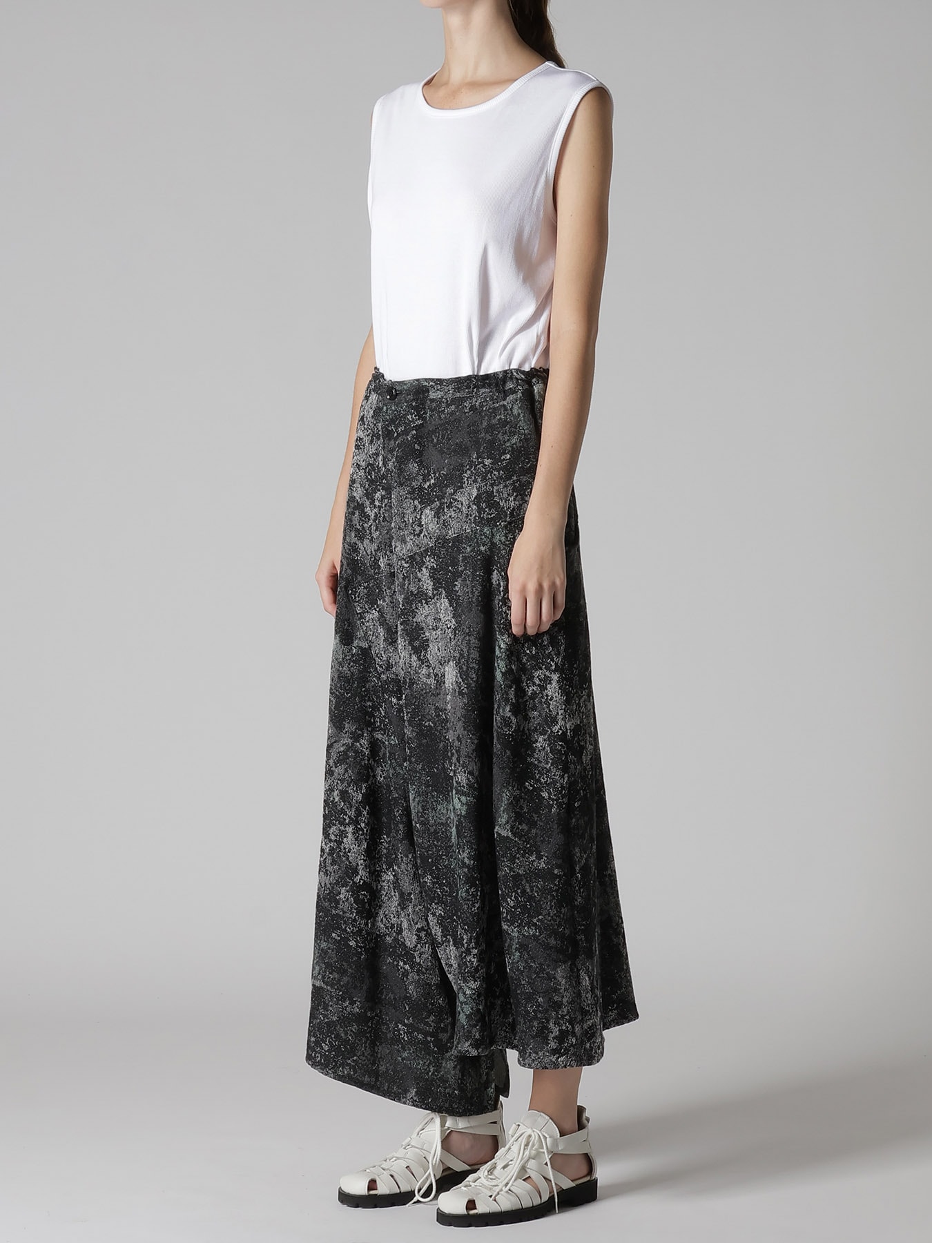 RUG PATTERN JACQUAR ASYMMETERIC PANTS