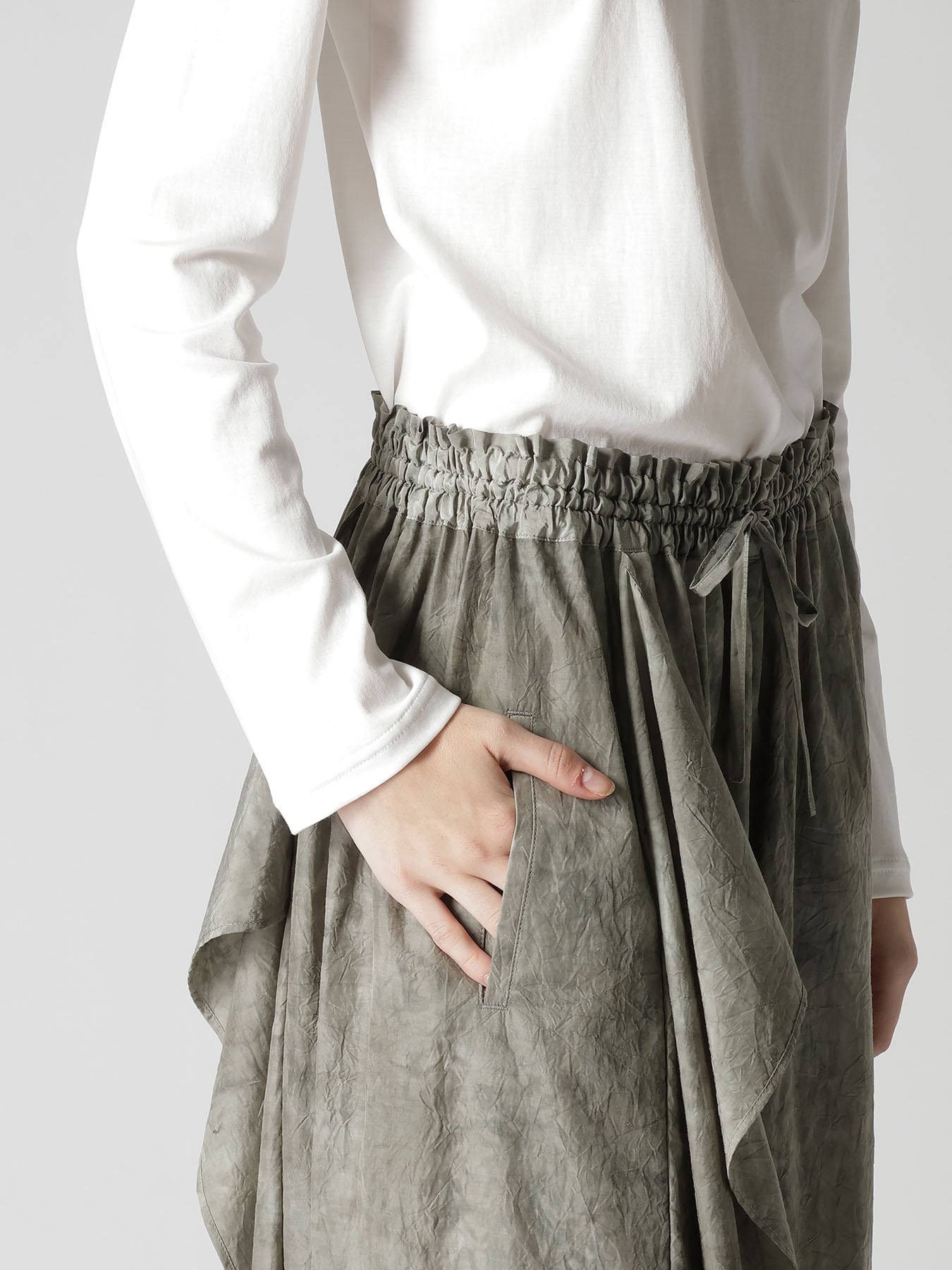 "CHUSEN" DRAPE FLARE PANTS