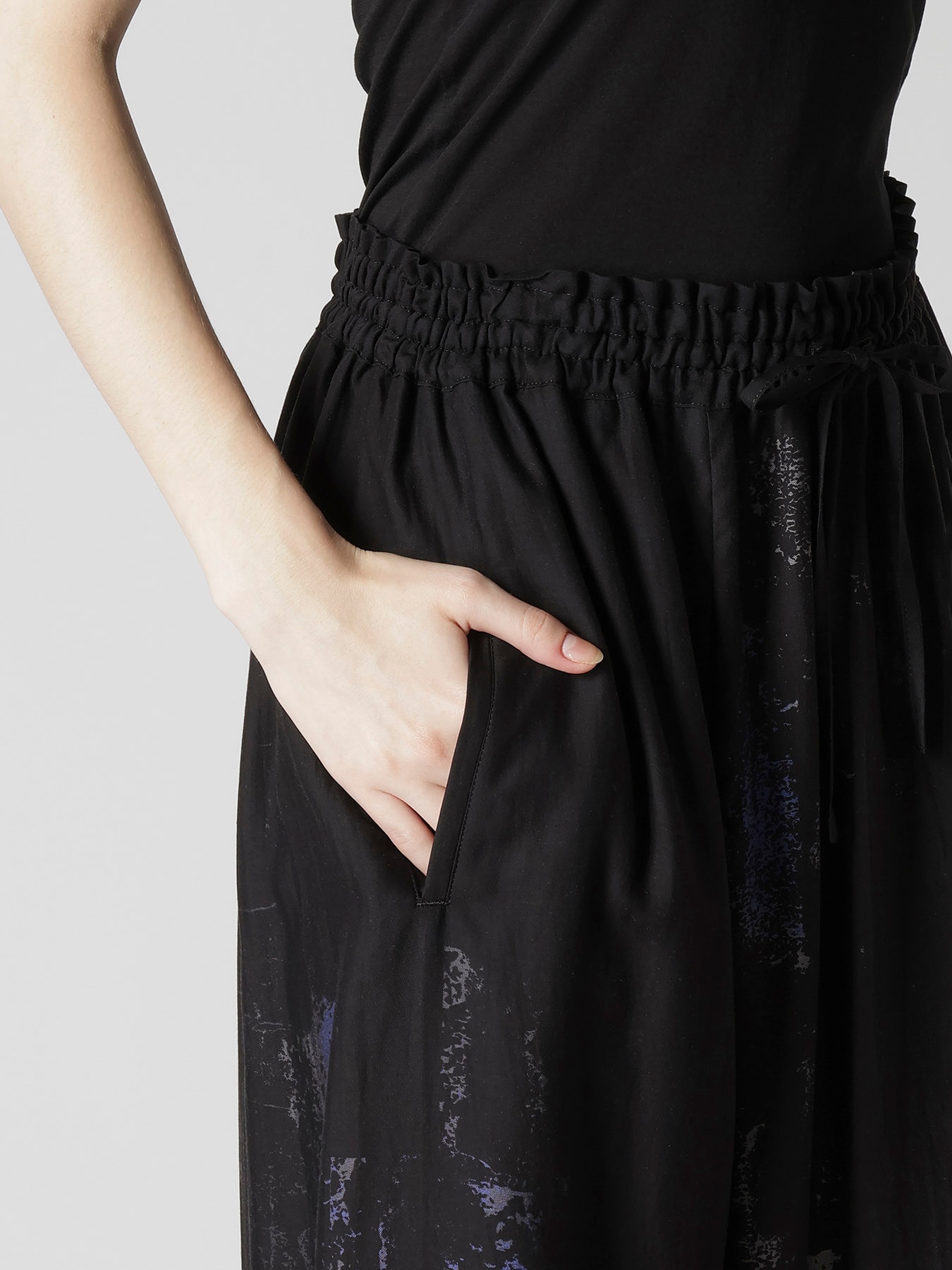 CUPRO/DUNGAREE ASYMMETRIC GATHERED PANTS